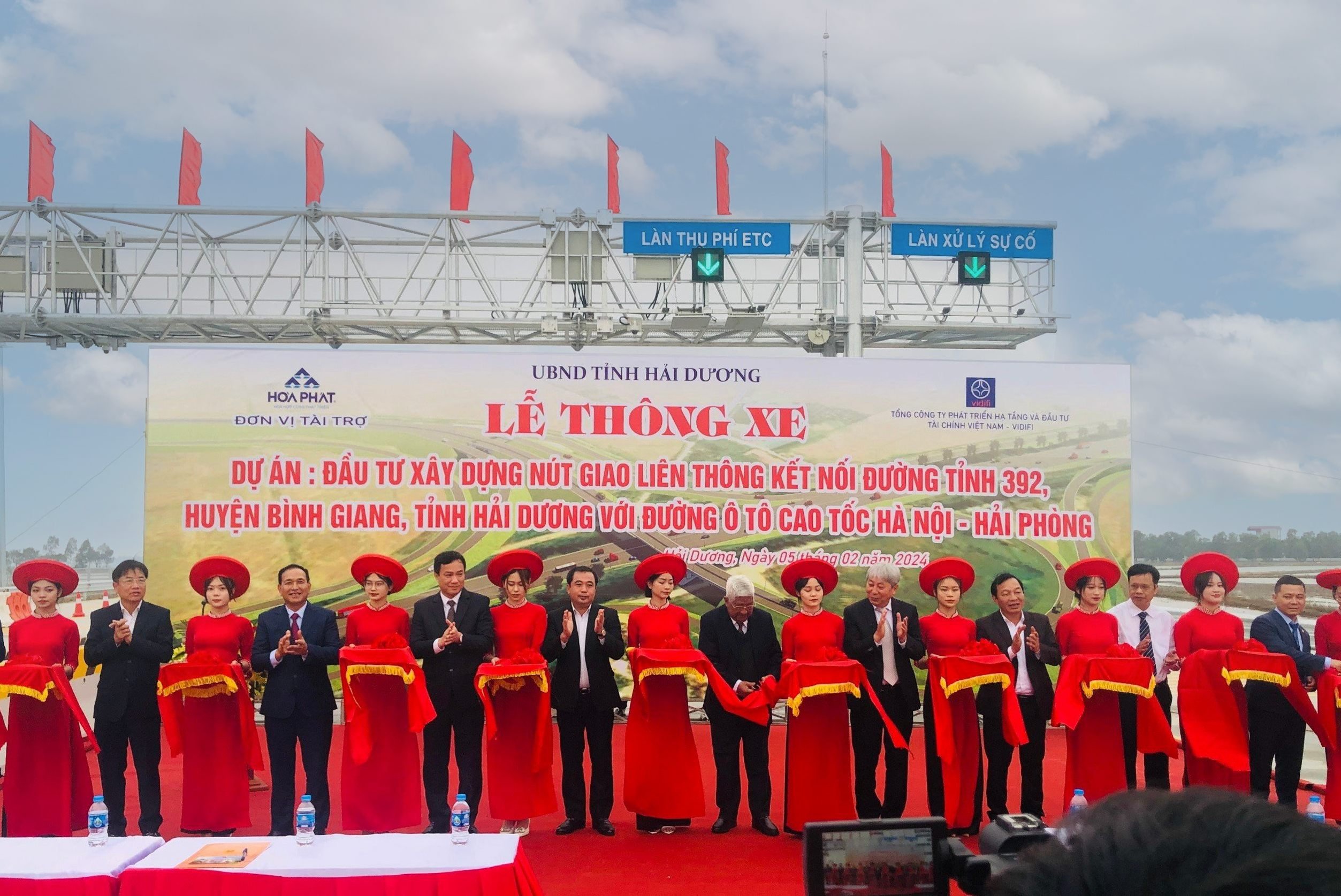 Kh&aacute;nh th&agrave;nh n&uacute;t giao đường tỉnh 392 với cao tốc H&agrave; Nội &ndash; Hải Ph&ograve;ng do H&ograve;a Ph&aacute;t t&agrave;i trợ- Ảnh 1.