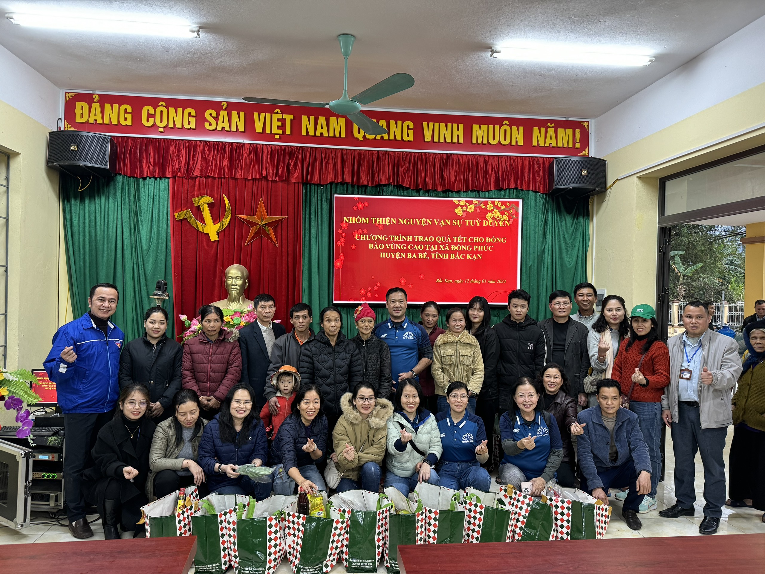 "Xuân sum vầy - Tết sẻ chia": Những chuyến thiện nguyện ý nghĩa- Ảnh 1.