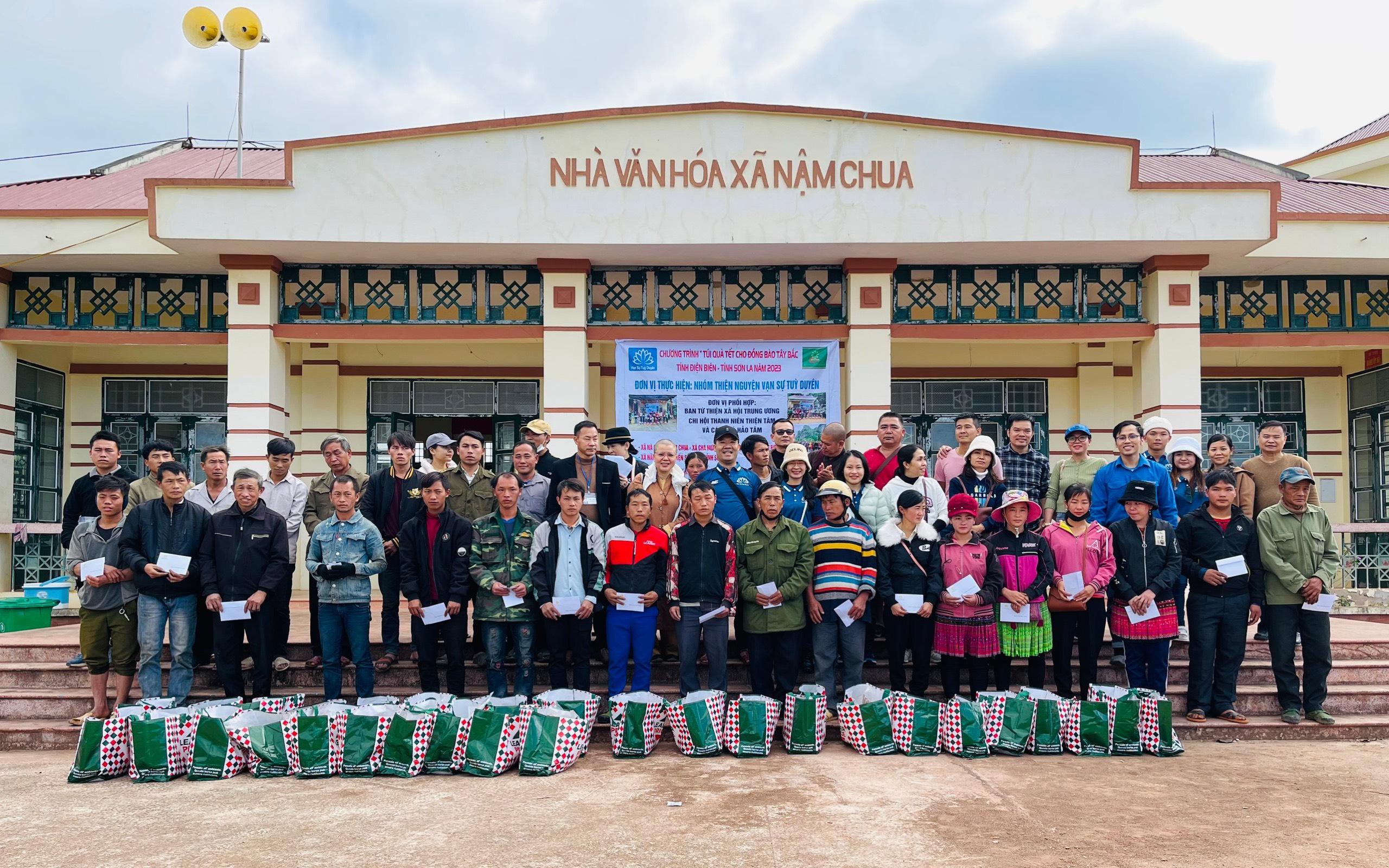 "Xuân sum vầy - Tết sẻ chia": Những chuyến thiện nguyện ý nghĩa