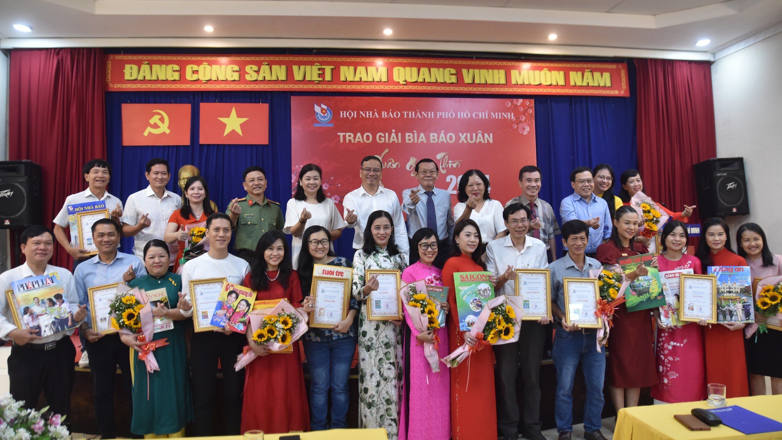 Báo Người Lao Động đoạt giải nhì Giải Bìa báo Xuân Giáp Thìn 2024- Ảnh 5.