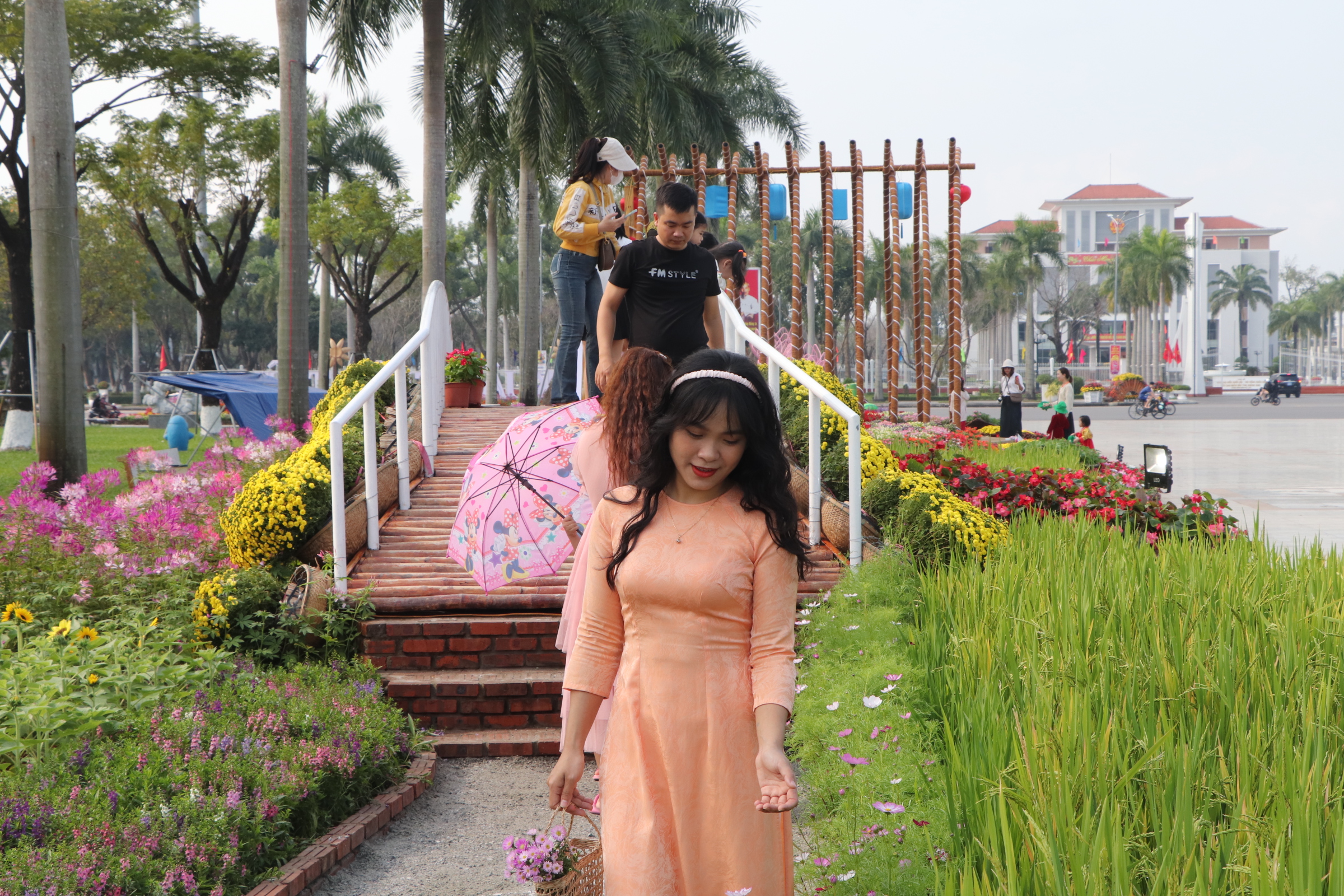 Th&iacute;ch th&uacute; check-in b&ecirc;n cặp linh vật rồng v&agrave;ng xứ Quảng- Ảnh 21.