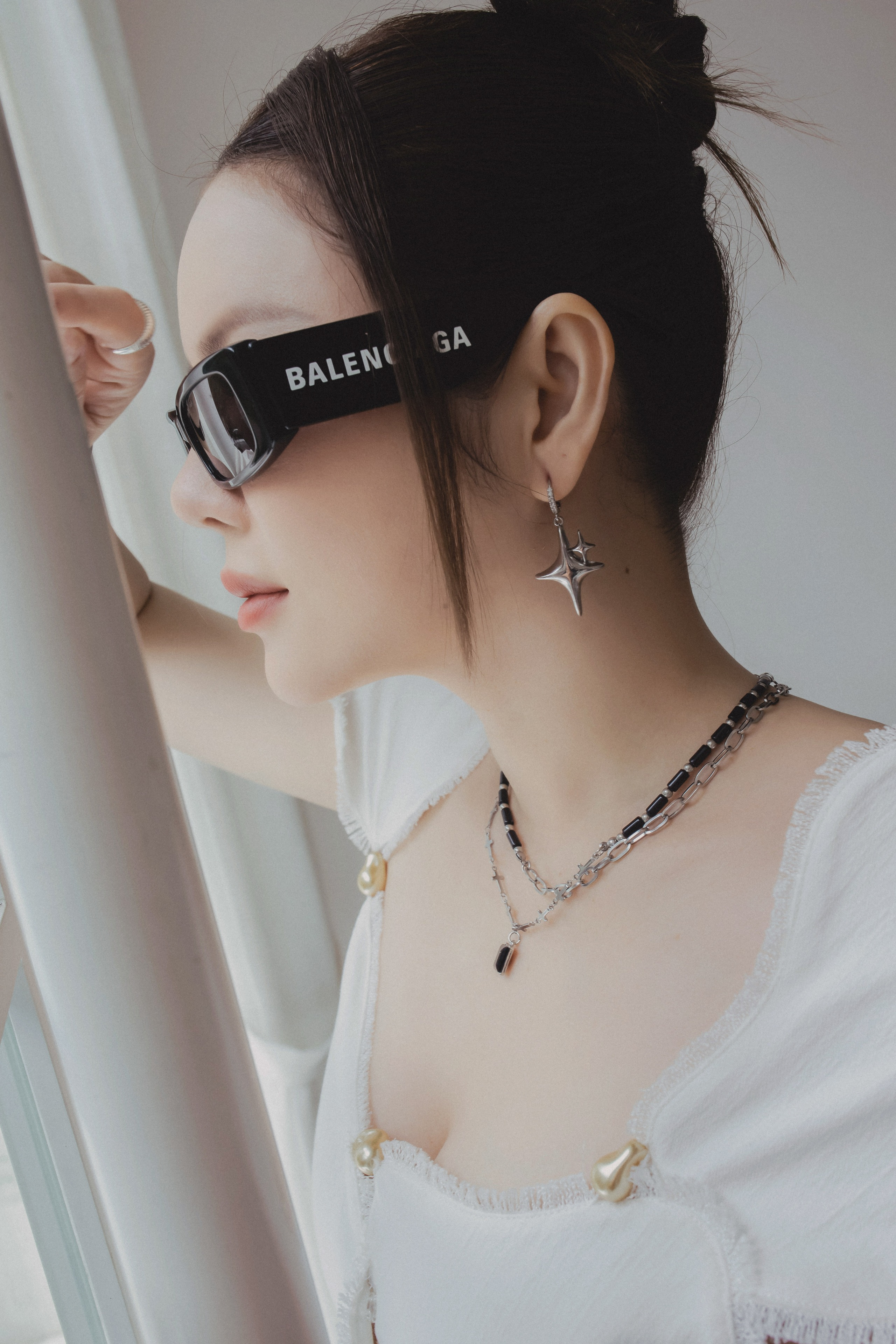 L&yacute; Nh&atilde; Kỳ mang "sương sương" 10 tỉ kim cương xuống phố

- Ảnh 8.
