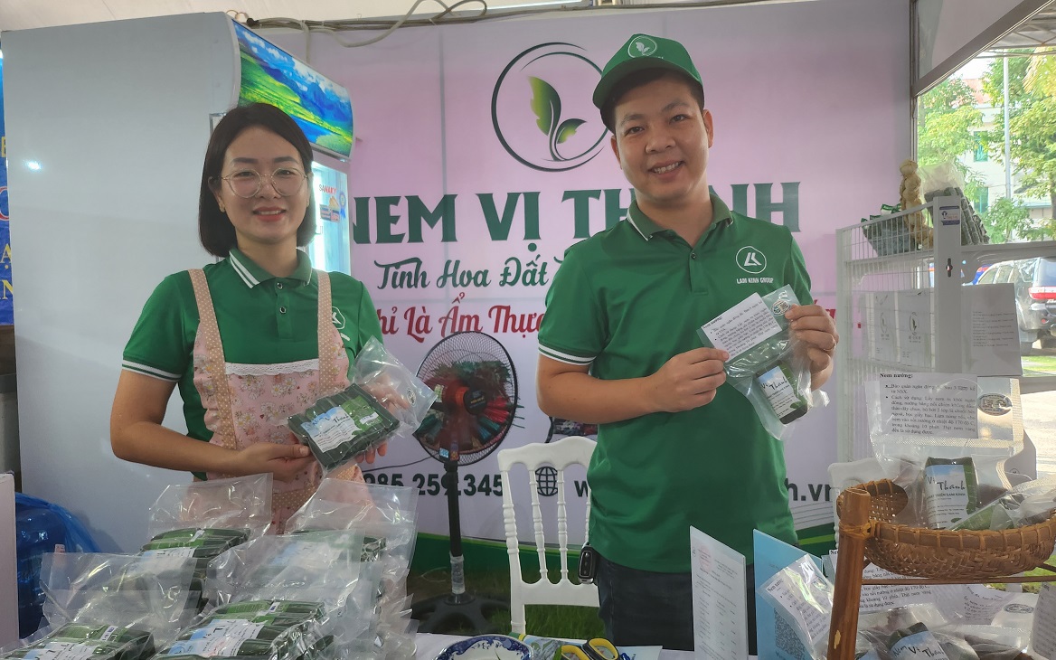 VIDEO: Đặc sản nem chua Thanh Hóa "cháy hàng" dịp Tết
