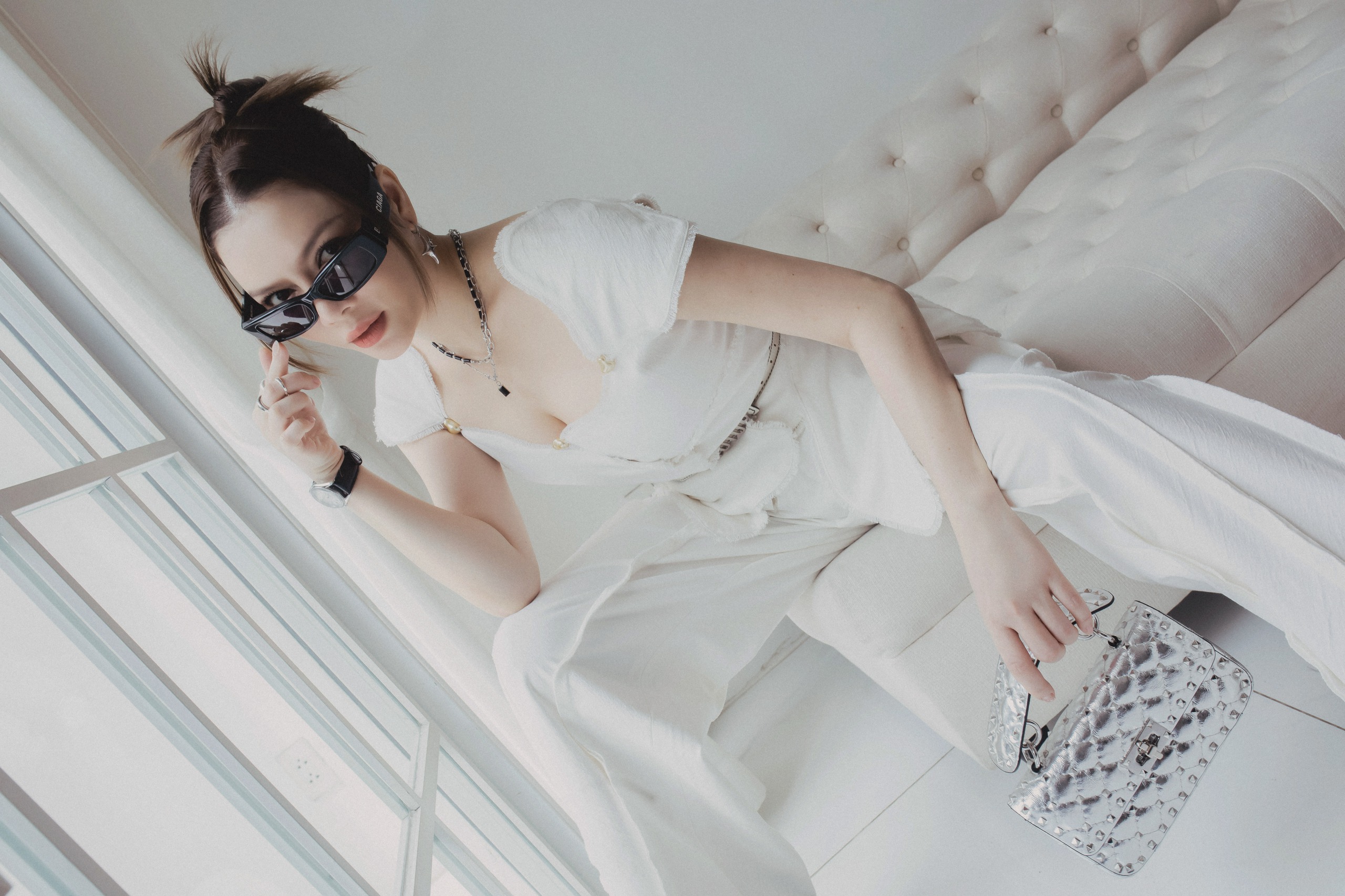 L&yacute; Nh&atilde; Kỳ mang "sương sương" 10 tỉ kim cương xuống phố

- Ảnh 1.