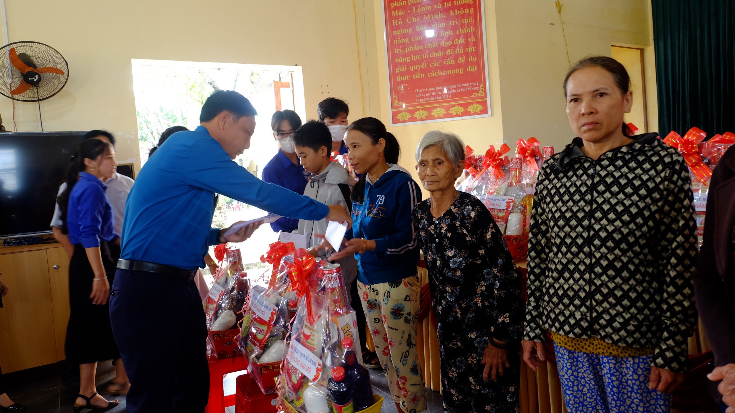 Chuyến xe y&ecirc;u thương chở đồng hương Quảng Nam về qu&ecirc; đ&oacute;n Tết- Ảnh 3.