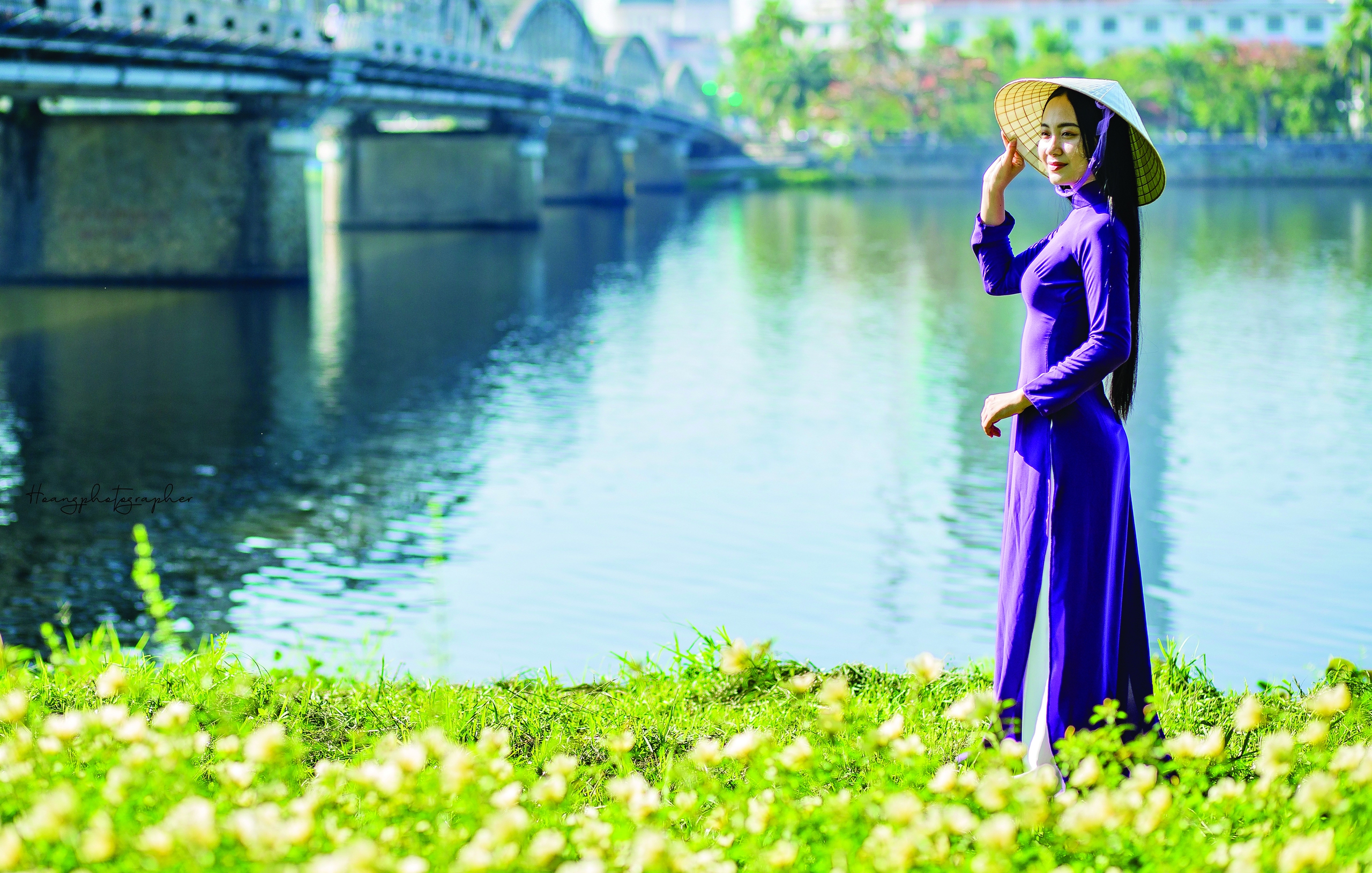 Nghiêng nghiêng chiếc nón bài thơ- Ảnh 2.