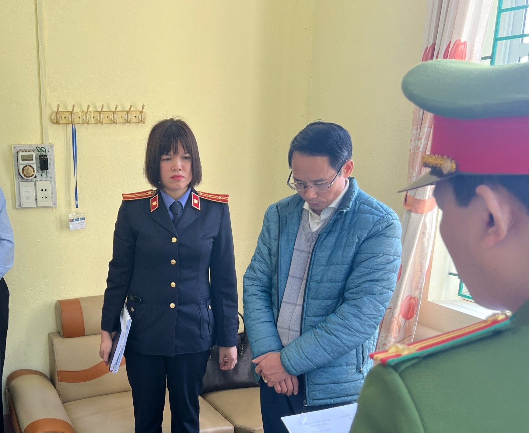 Bắt một chủ tịch x&atilde;- Ảnh 1.