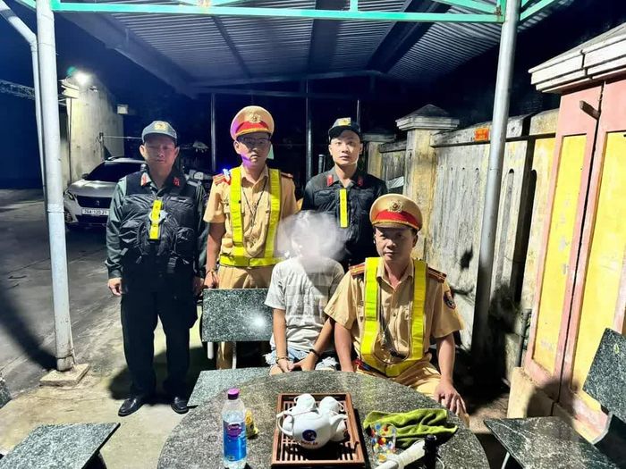 CSGT giải cứu cháu bé nghi bị kẻ xấu dụ dỗ từ Huế vào TP HCM- Ảnh 1.