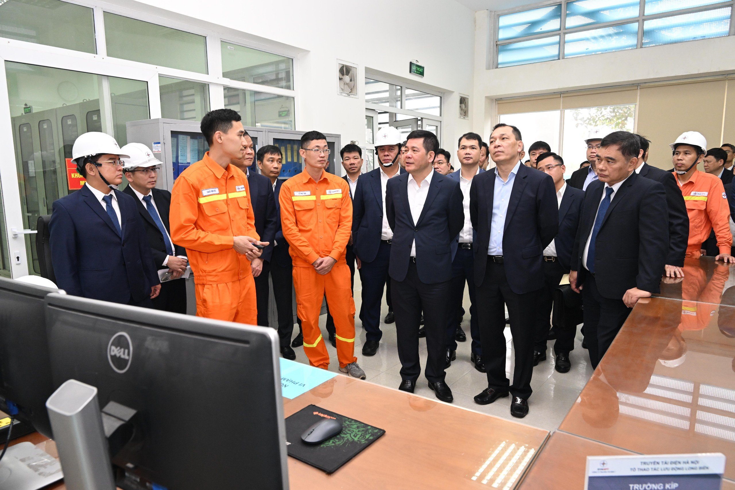 Bộ trưởng Nguyễn Hồng Di&ecirc;n: Sẽ sửa đổi c&aacute;c Nghị định 83, 95 v&agrave; 80 về kinh doanh xăng dầu- Ảnh 3.