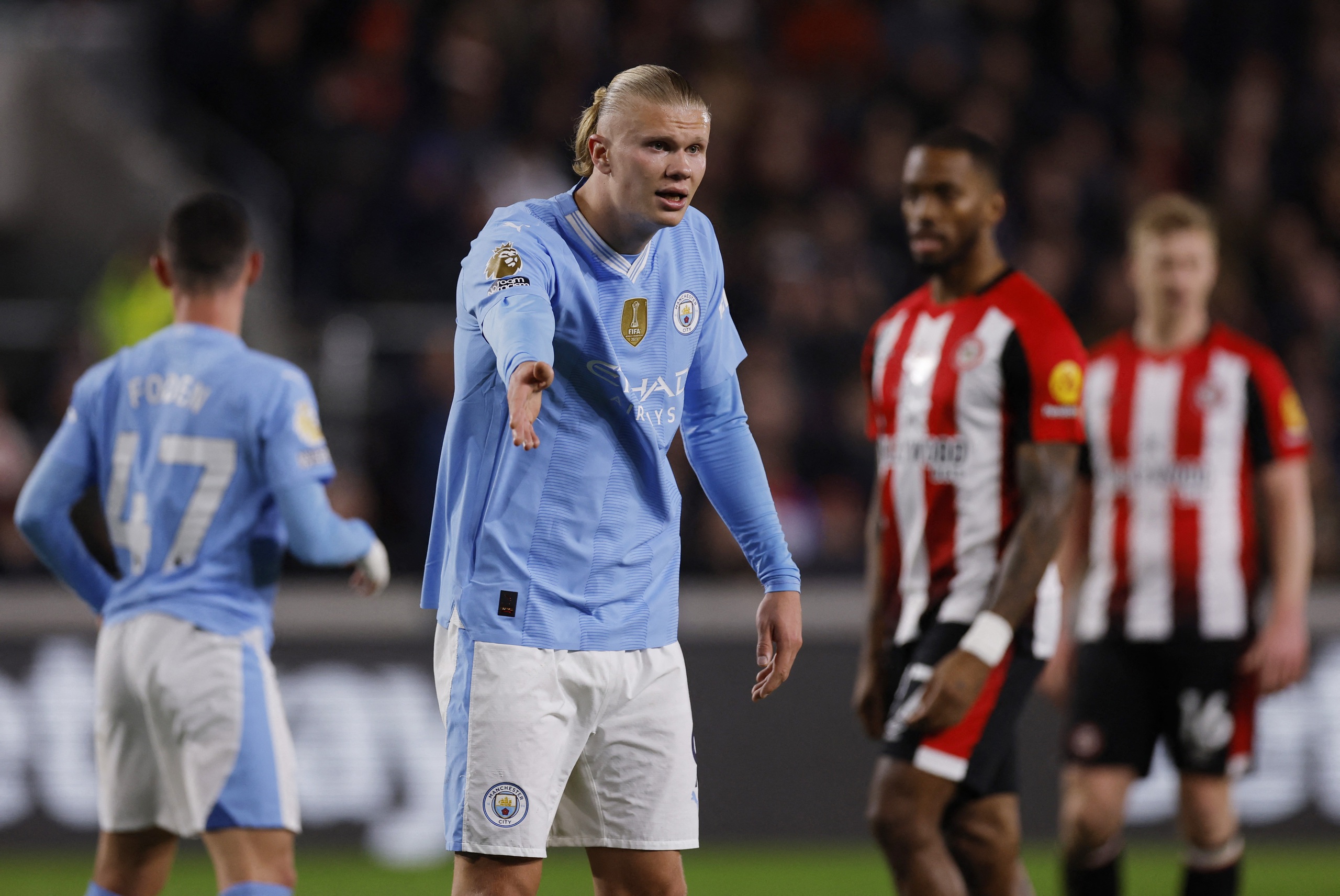 Hat-trick của Foden đưa Man City &aacute;p s&aacute;t ng&ocirc;i đầu Ngoại hạng Anh- Ảnh 1.