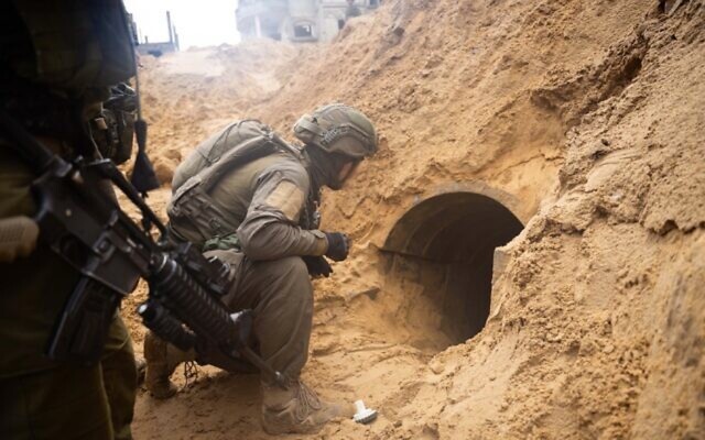 Israel siết v&ograve;ng v&acirc;y dưới đường hầm, truy t&igrave;m thủ lĩnh cao nhất Hamas- Ảnh 1.