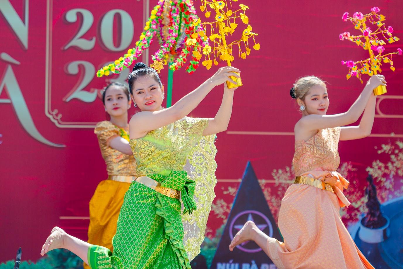 Đếm ngược tới hội Xuân Di Lặc trên núi Bà Đen để cầu bình an, hỷ lạc- Ảnh 6.