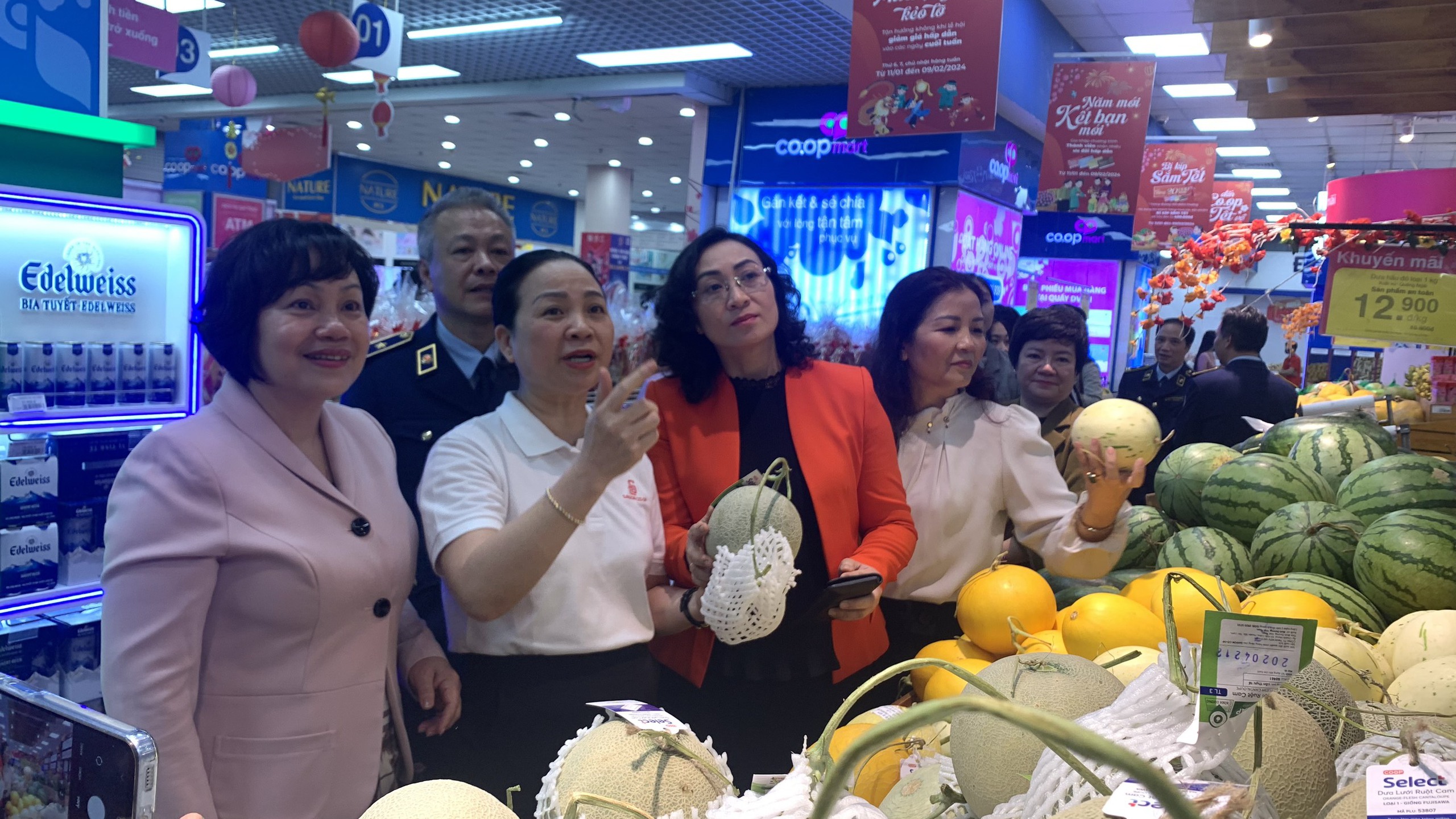 Bộ C&ocirc;ng Thương kiểm tra đảm bảo h&agrave;ng ho&aacute; phục vụ Tết tại H&agrave; Nội v&agrave; TP HCM- Ảnh 2.