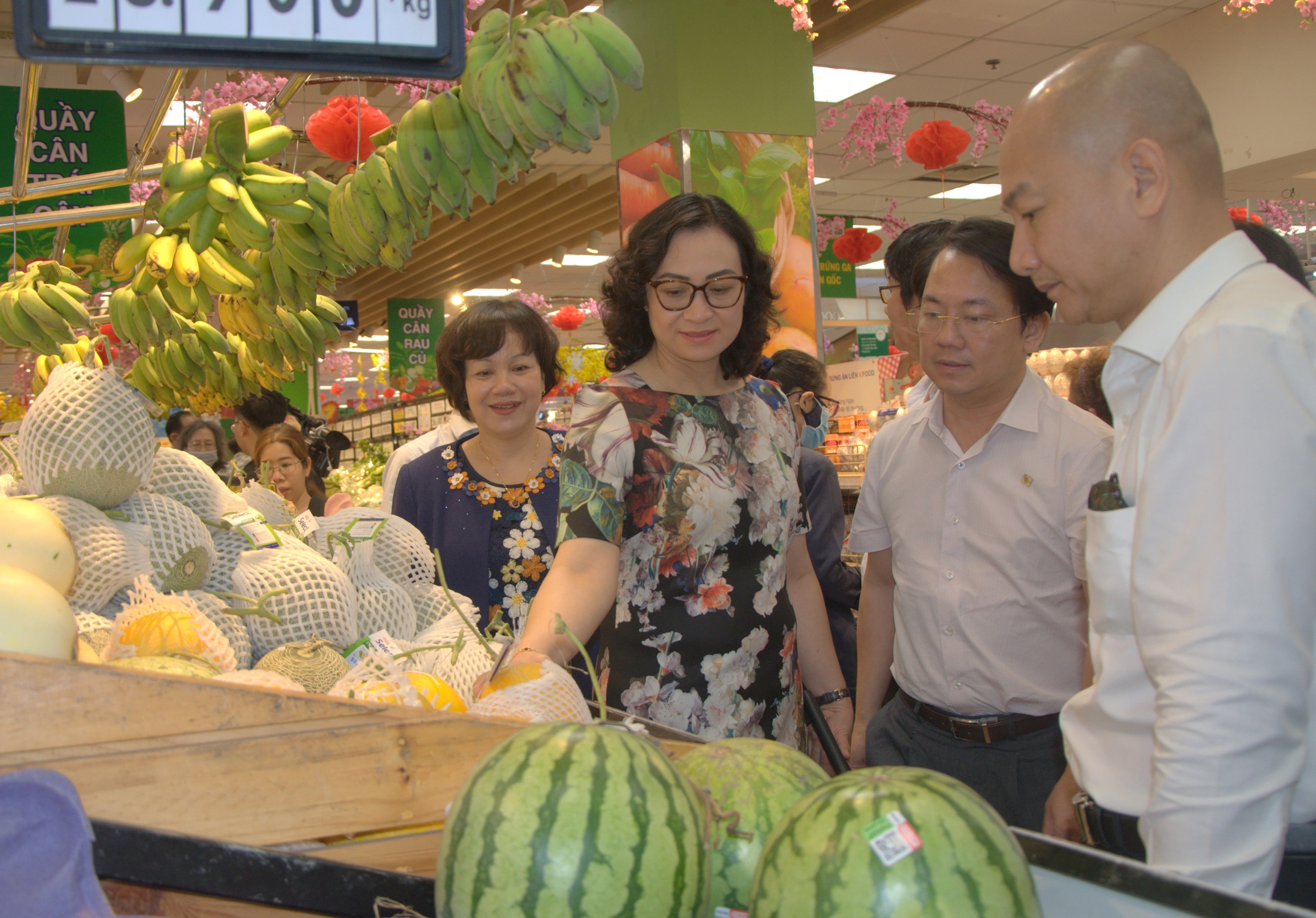 Bộ C&ocirc;ng Thương kiểm tra đảm bảo h&agrave;ng ho&aacute; phục vụ Tết tại H&agrave; Nội v&agrave; TP HCM- Ảnh 3.