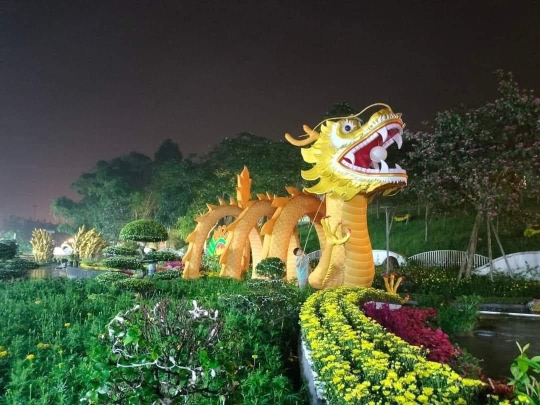 H&agrave;ng ng&agrave;n người tới chi&ecirc;m ngưỡng linh vật rồng ngậm ngọc d&agrave;i 30 m- Ảnh 4.