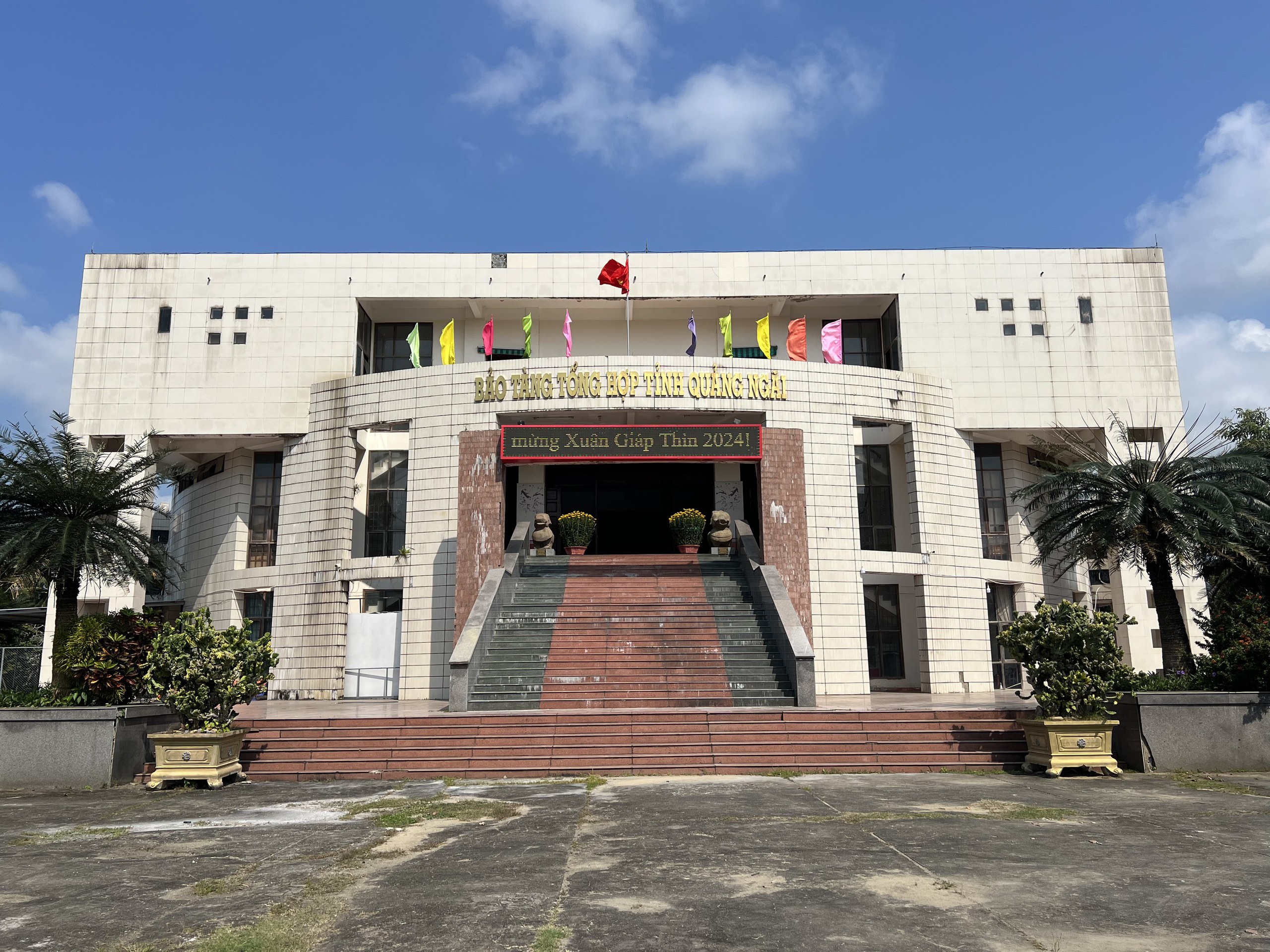 Khởi tố vụ &aacute;n li&ecirc;n quan 2 qu&aacute;n c&agrave; ph&ecirc; "mọc" trong Bảo t&agrave;ng Quảng Ng&atilde;i- Ảnh 2.
