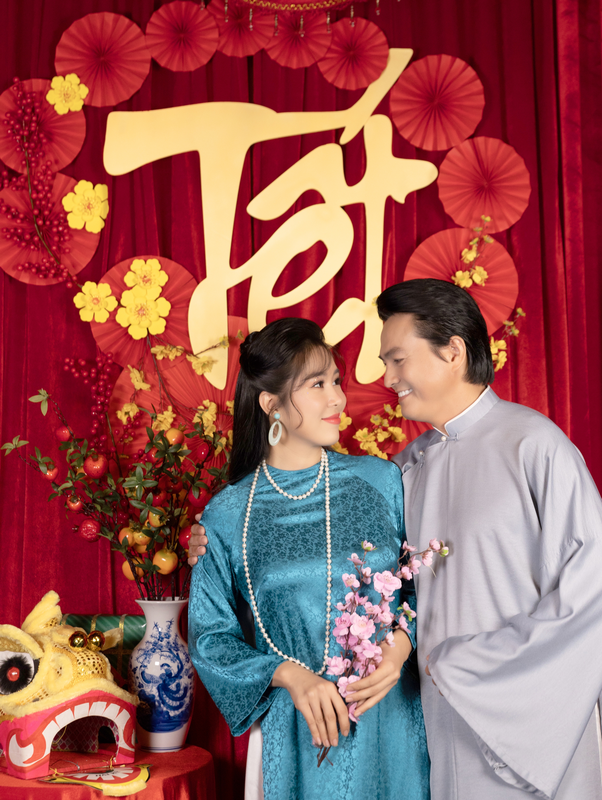 NSND Việt Anh, NSƯT Hữu Ch&acirc;u, Trấn Th&agrave;nh&hellip; rạng rỡ với &aacute;o d&agrave;i!- Ảnh 3.