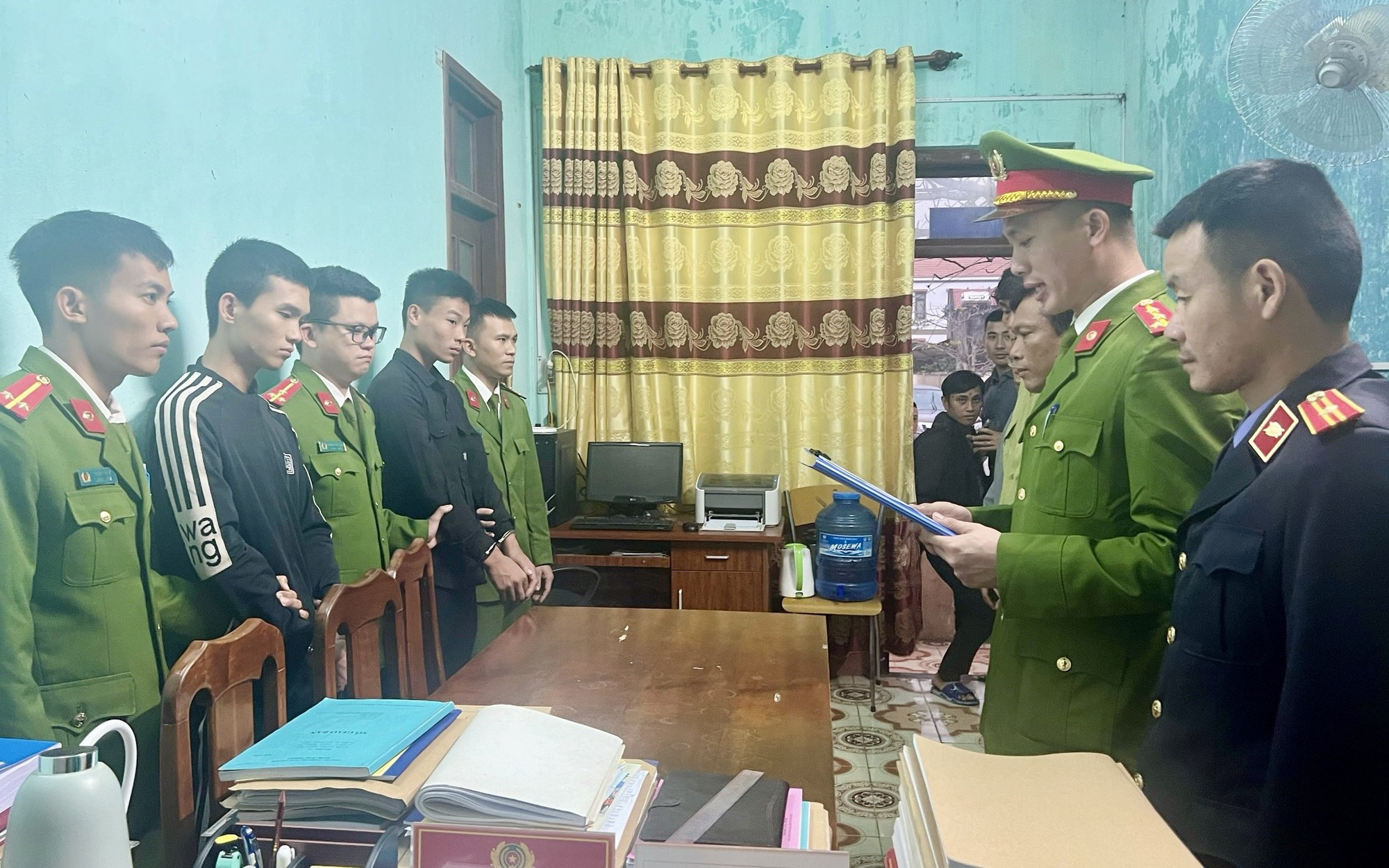 Hẹn nhau đấu kiếm rồi cùng vào trại "ăn Tết"