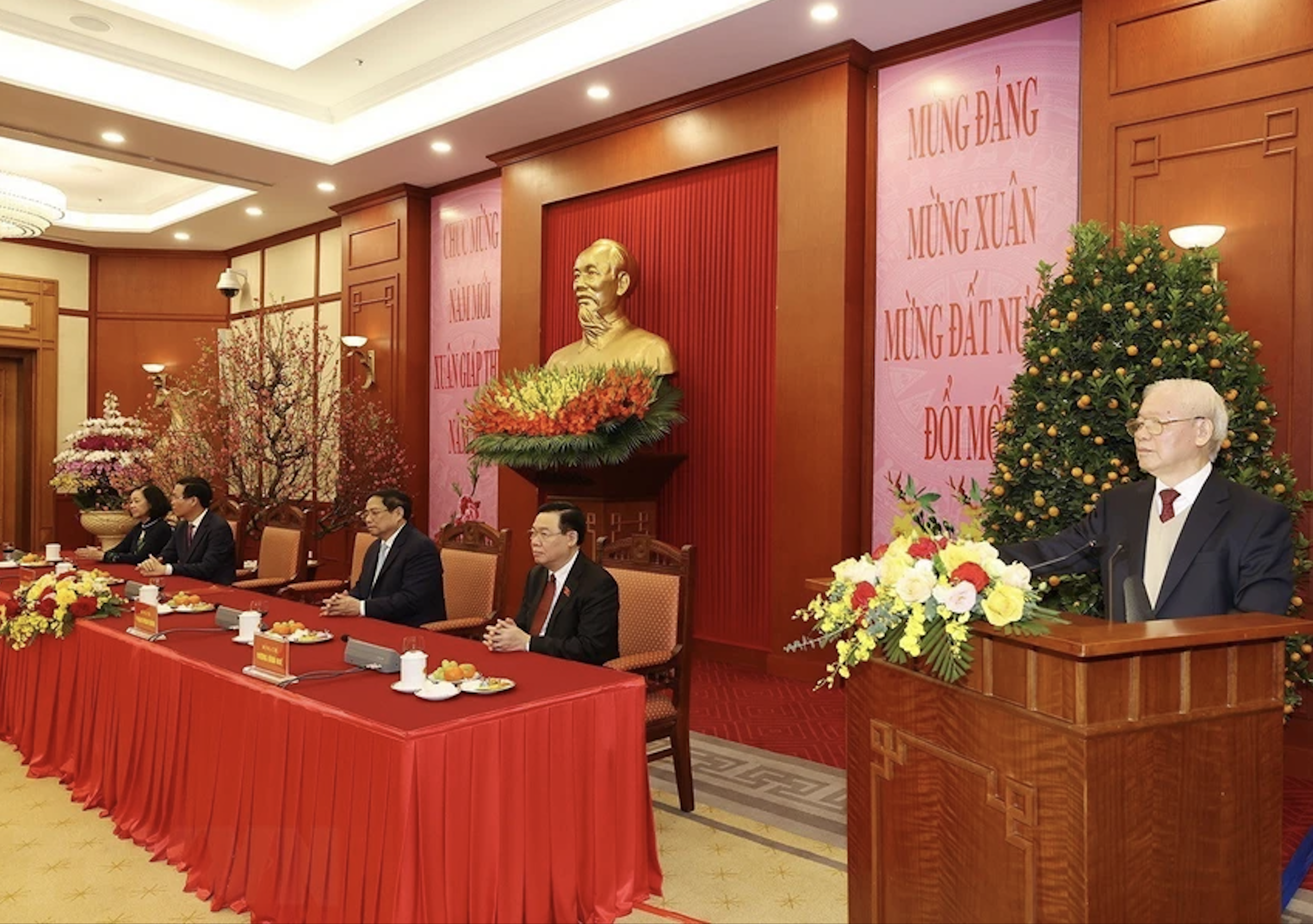 Tổng B&iacute; thư Nguyễn Ph&uacute; Trọng ch&uacute;c Tết l&atilde;nh đạo, nguy&ecirc;n l&atilde;nh đạo Đảng, Nh&agrave; nước- Ảnh 5.