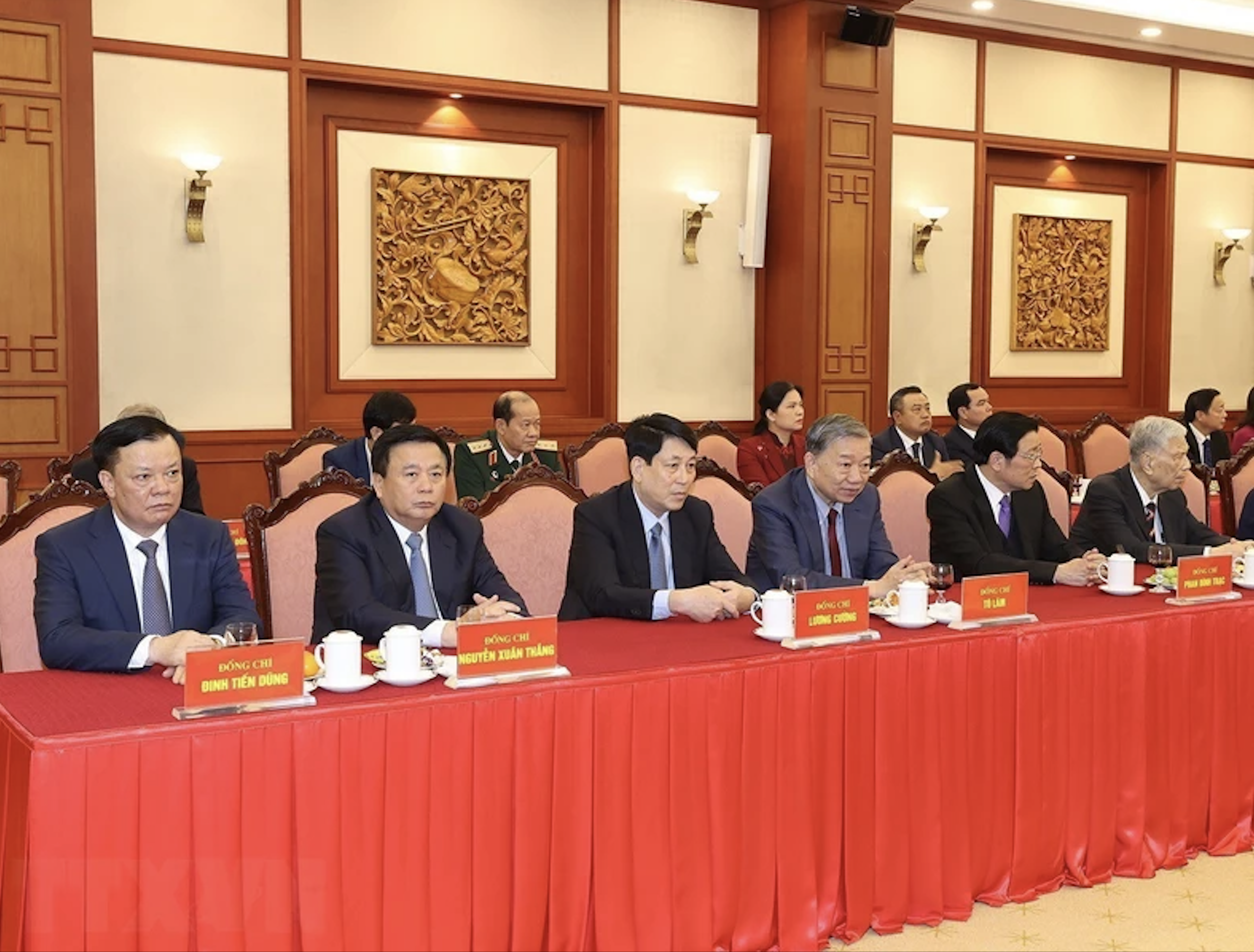 Tổng B&iacute; thư Nguyễn Ph&uacute; Trọng ch&uacute;c Tết l&atilde;nh đạo, nguy&ecirc;n l&atilde;nh đạo Đảng, Nh&agrave; nước- Ảnh 6.