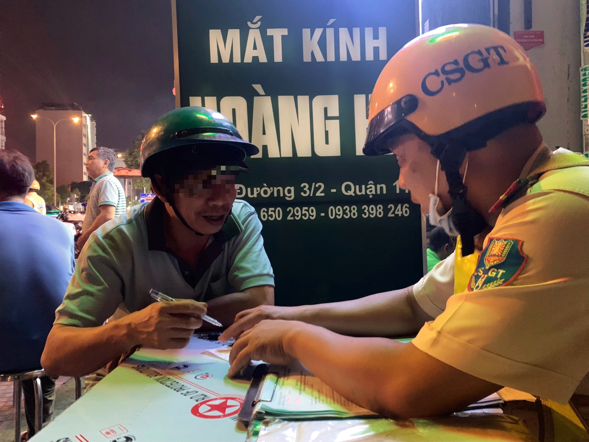 CSGT TP HCM đo "cồn" ng&agrave;y Tết: Người ng&atilde; nh&agrave;o xuống đường, người vi phạm mức "khủng"
- Ảnh 3.