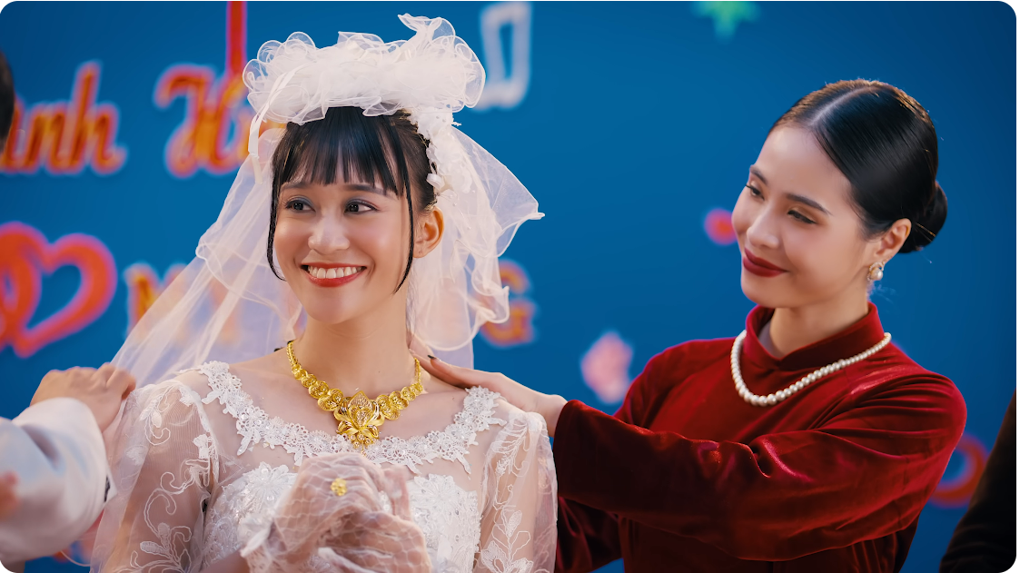 Đức Ph&uacute;c th&agrave;nh t&acirc;m "Đi ch&ugrave;a cầu duy&ecirc;n" gặp ngay Hoa hậu Thuỳ Ti&ecirc;n

- Ảnh 3.