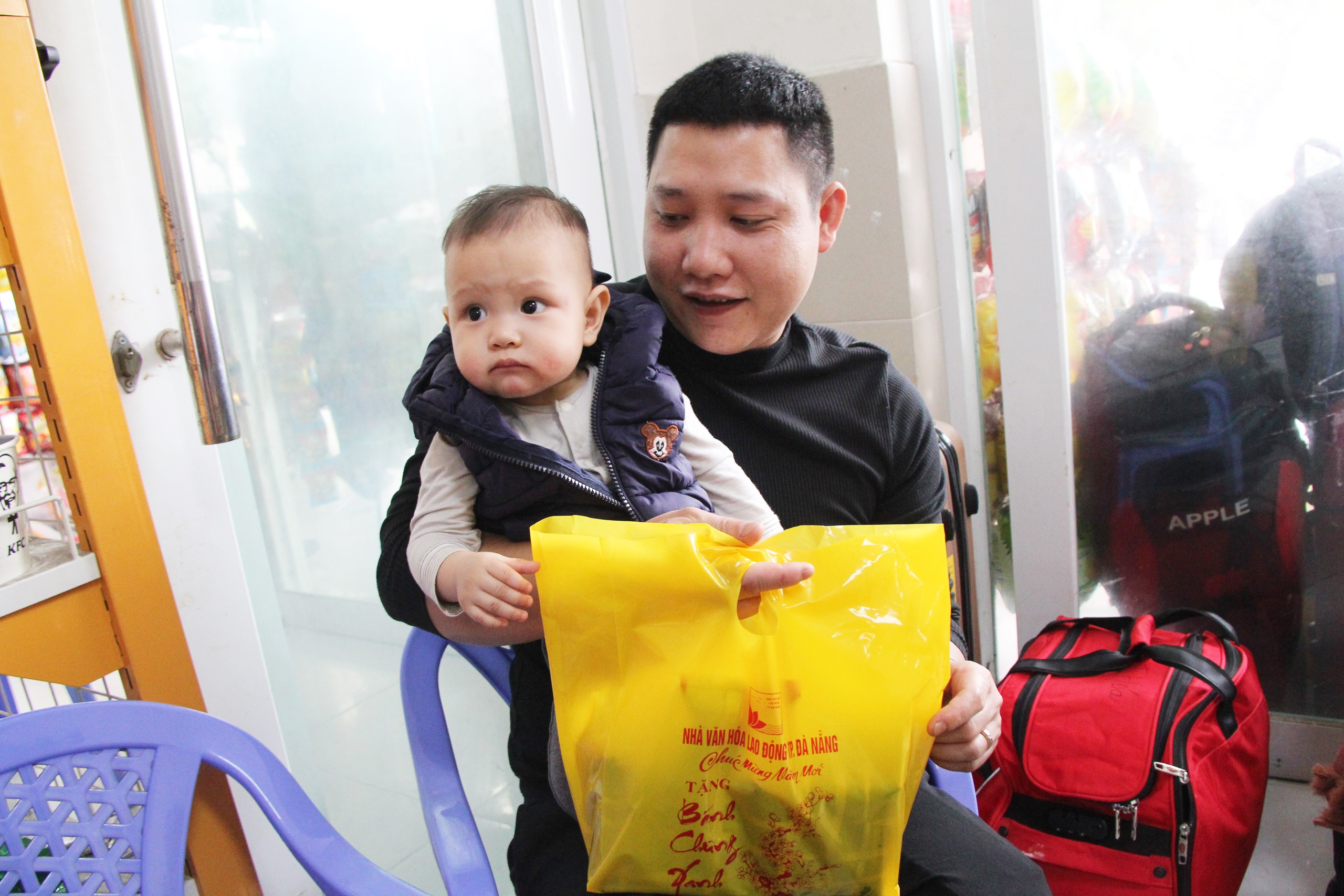 Tiễn hàng nghìn công nhân Đà Nẵng về quê trên Chuyến xe Công đoàn- Ảnh 14.