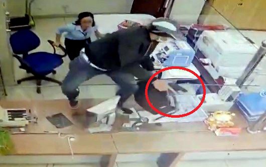 Lâm Đồng: Hung thủ cướp ngân hàng sa lưới sau 10 giờ gây án- Ảnh 2.