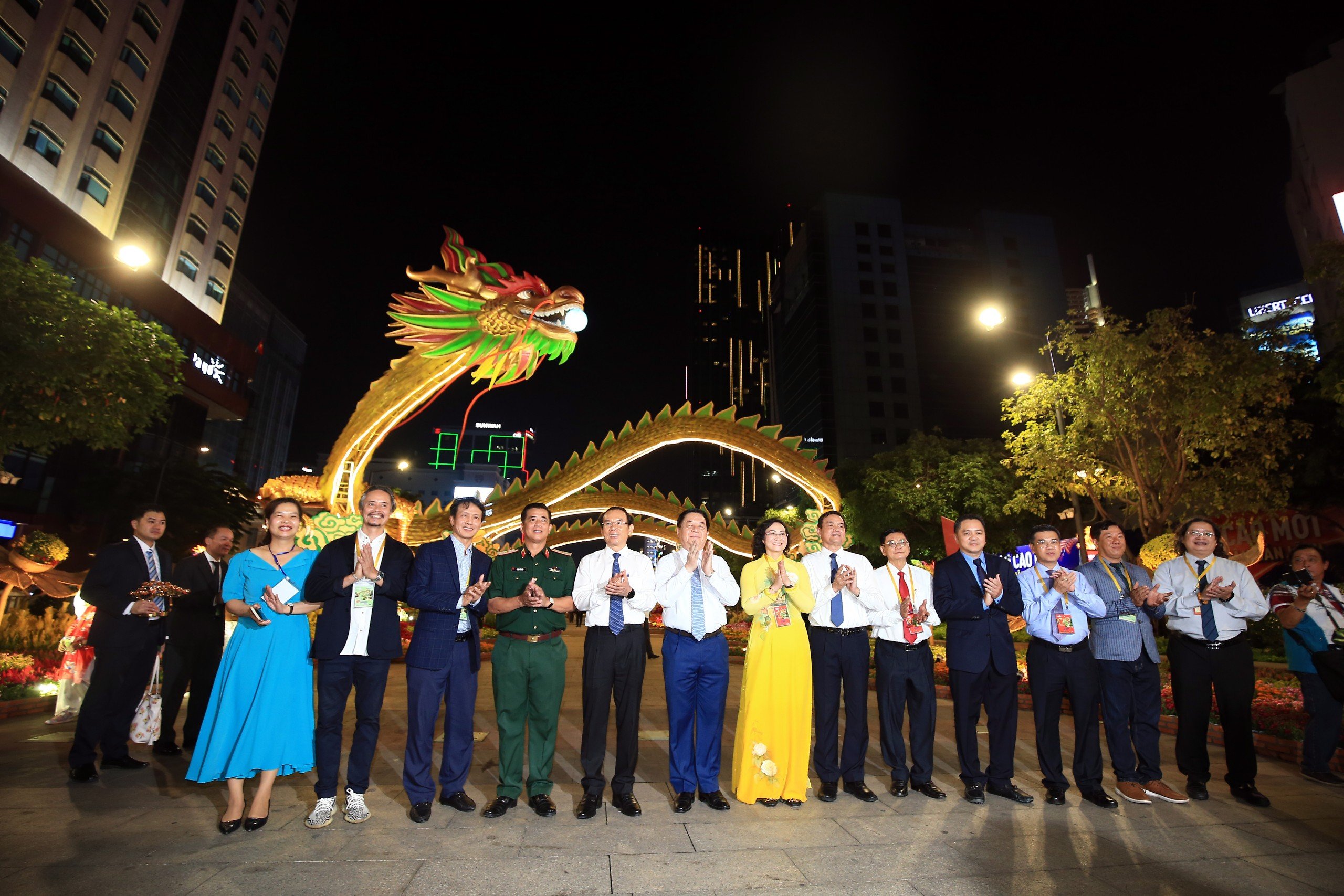 Đường hoa Nguyễn Huệ Tết Giáp Thìn 2024: Quy mô, độc đáo- Ảnh 8.