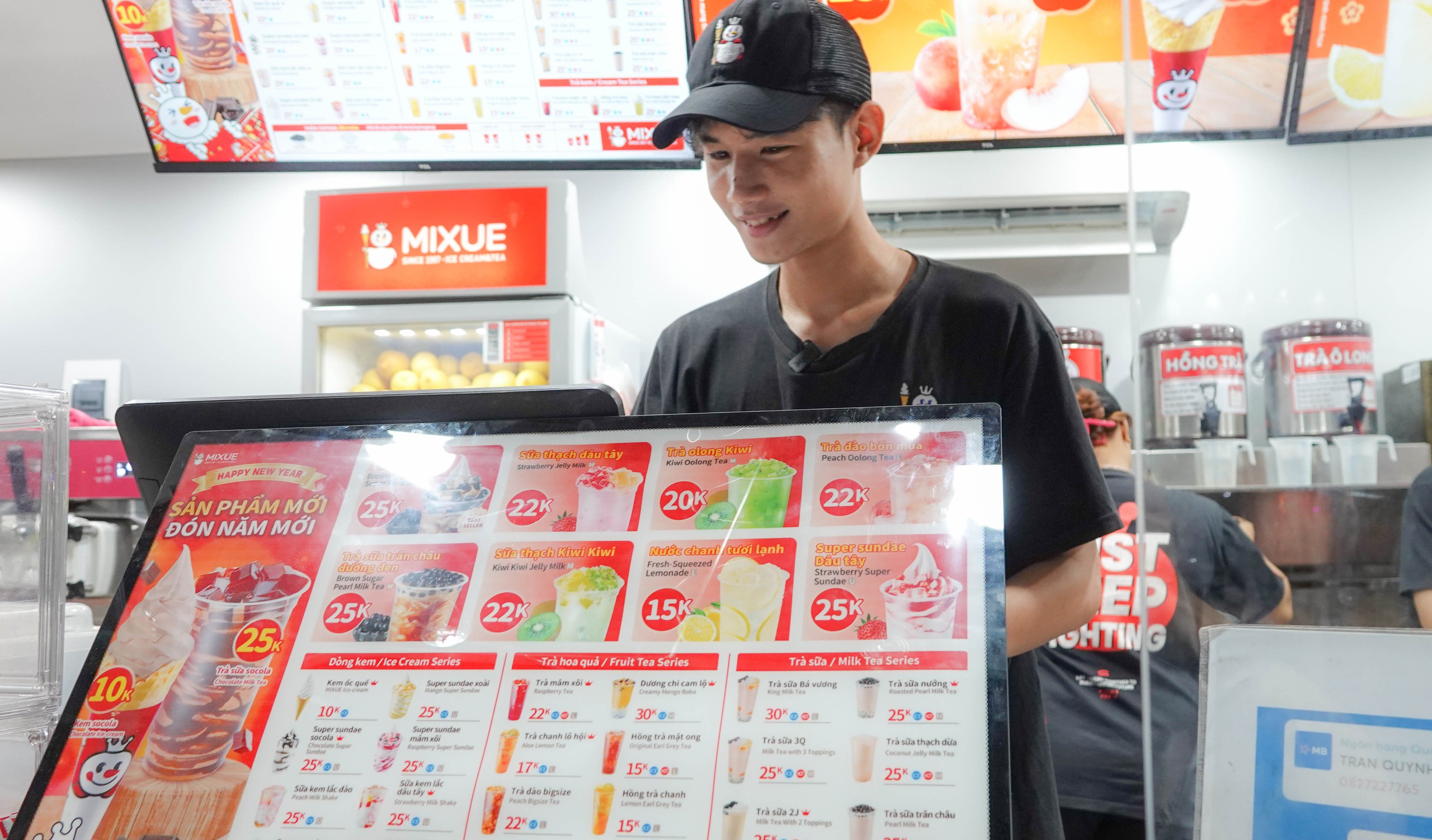Sinh vi&ecirc;n l&agrave;m th&ecirc;m ng&agrave;y Tết: &ldquo;Tết n&agrave;y chỉ mua một &aacute;o ấm cho em trai&rdquo;- Ảnh 3.