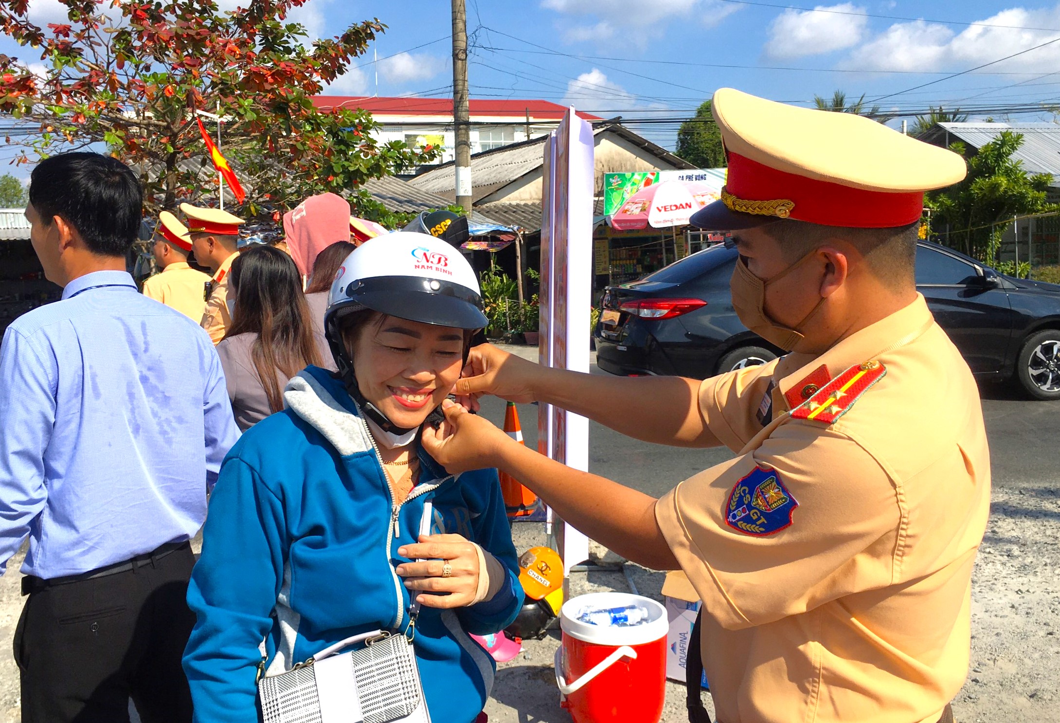 Nhiều người bất ngờ khi "bị" CSGT ở C&agrave; Mau y&ecirc;u cầu dừng xe- Ảnh 5.