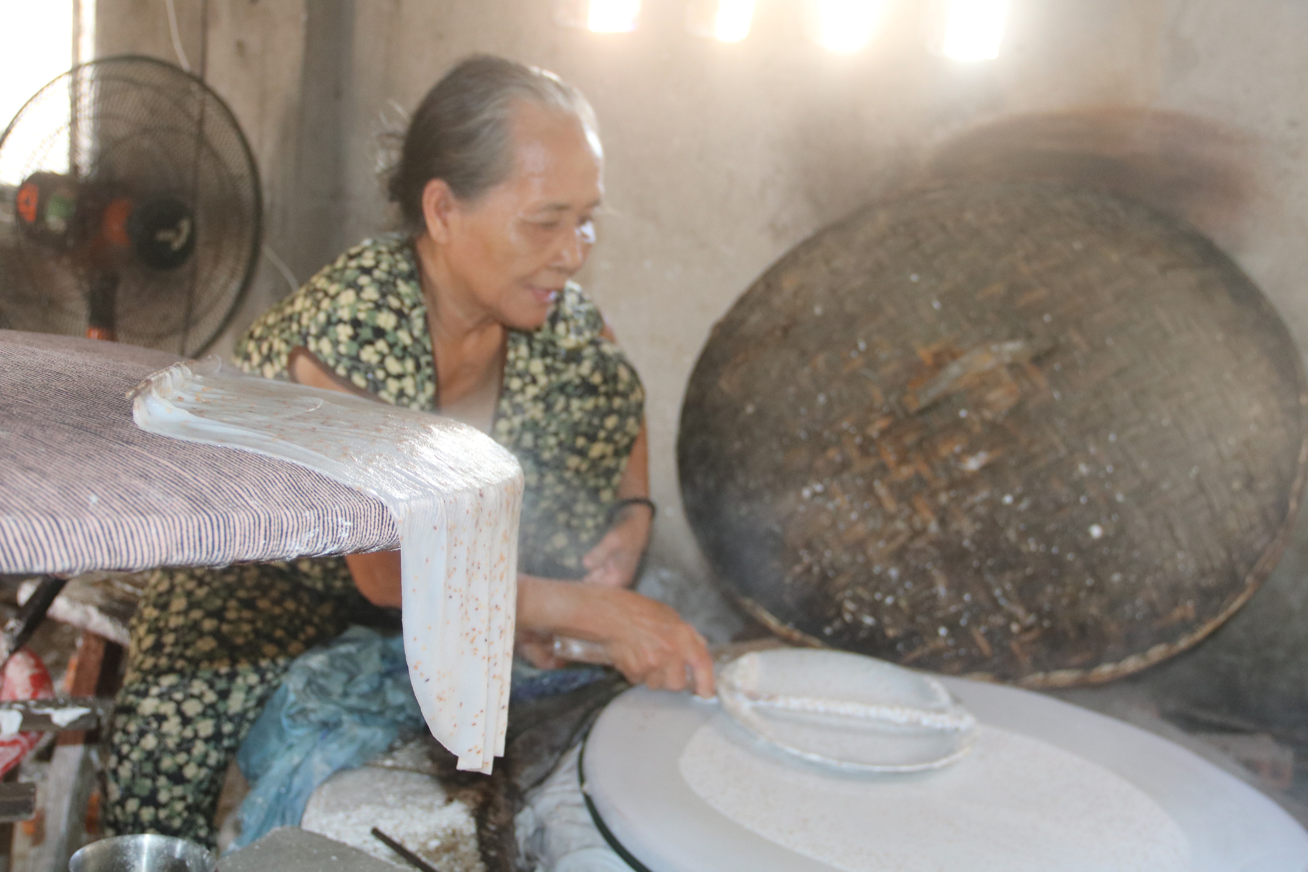 L&agrave;ng nghề b&aacute;nh tr&aacute;ng Ph&uacute; Long đỏ lửa- Ảnh 3.