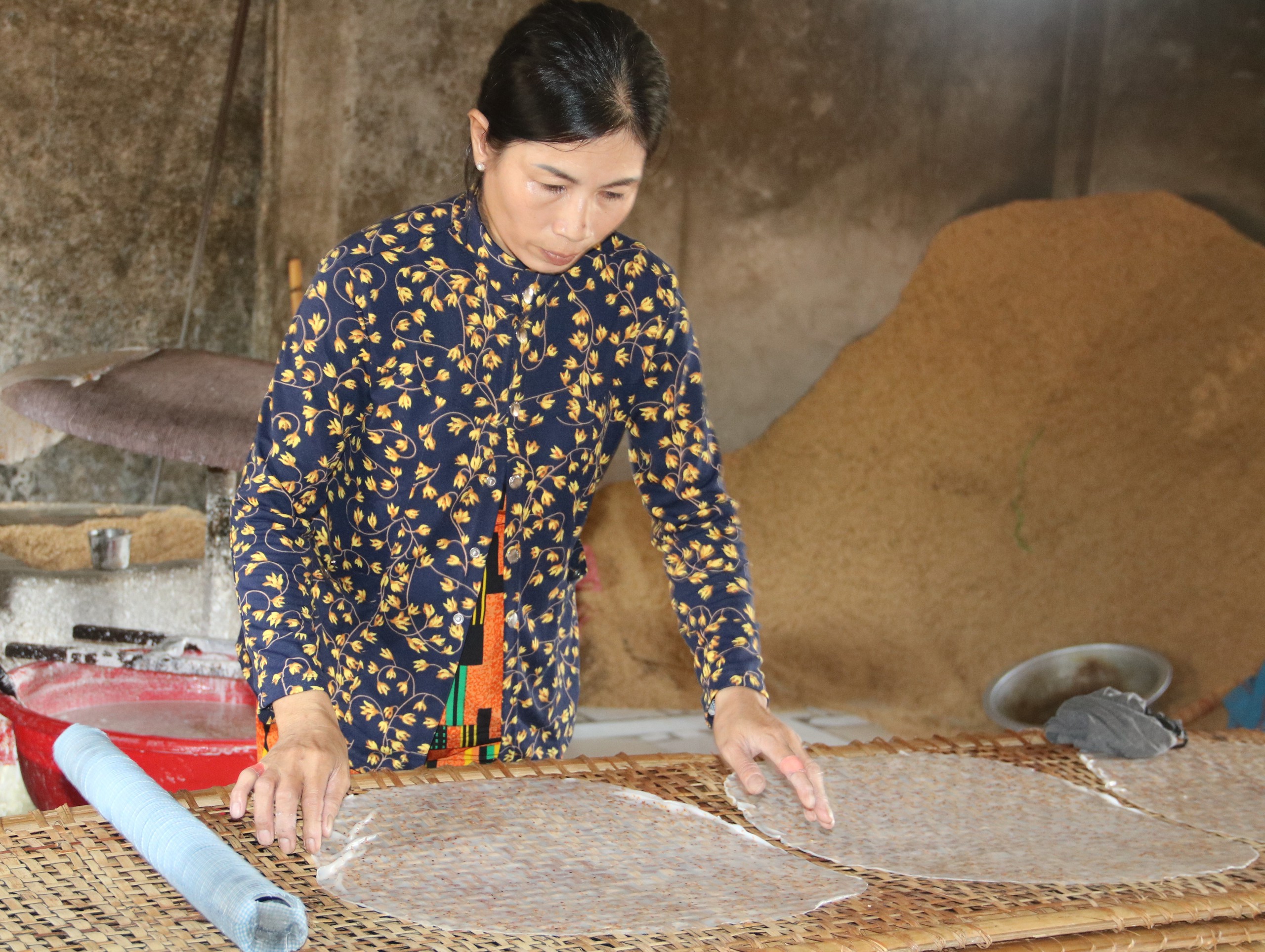 L&agrave;ng nghề b&aacute;nh tr&aacute;ng Ph&uacute; Long đỏ lửa- Ảnh 1.