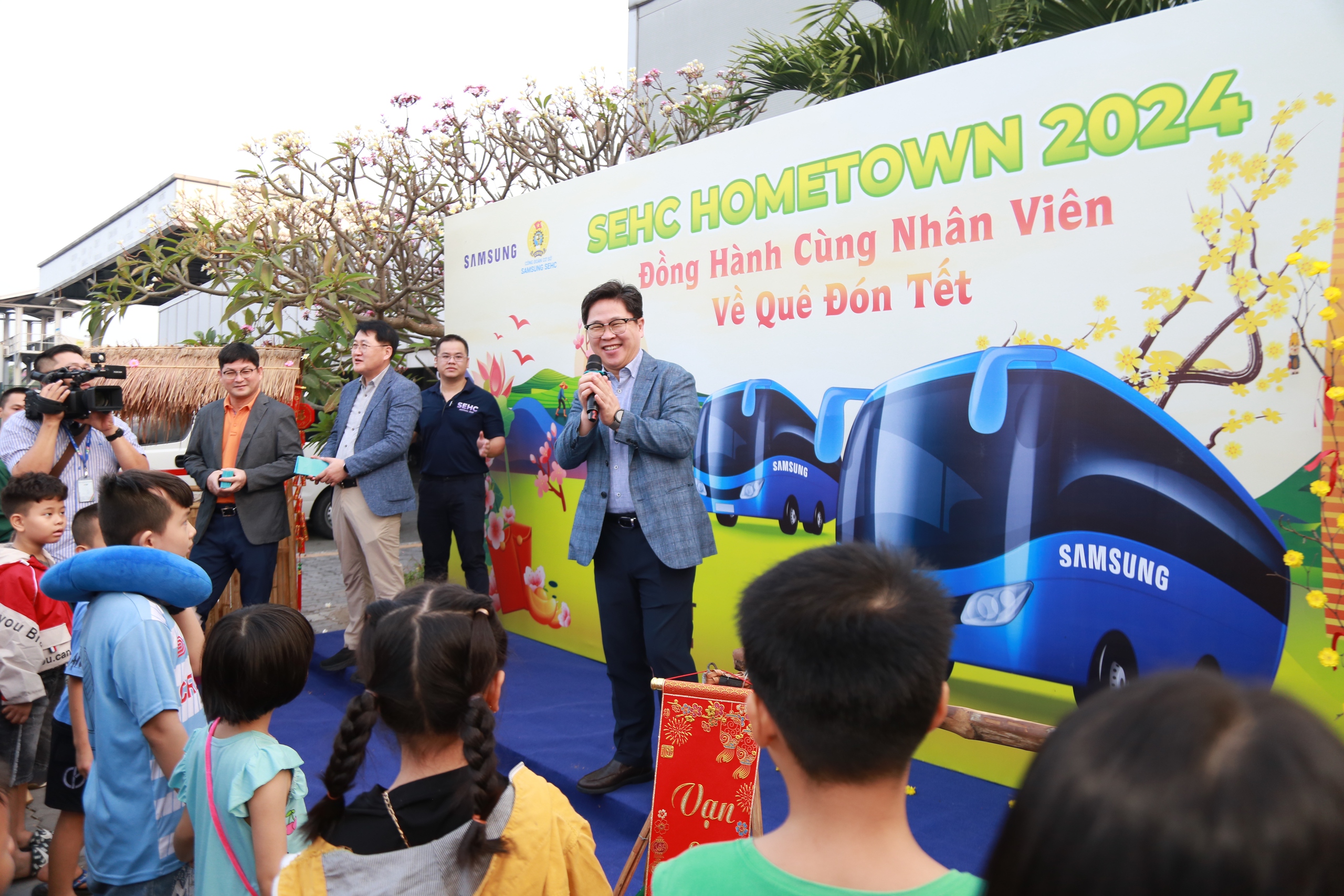 Những chuyến xe nghĩa tình- Ảnh 4.