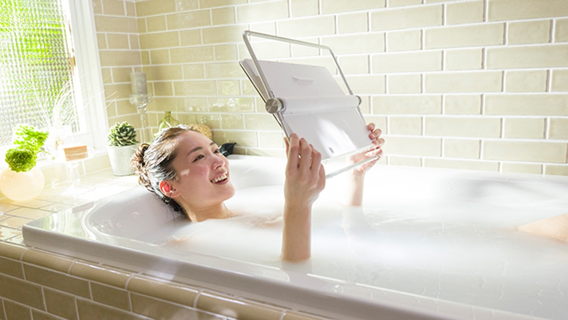 Nhiều người thường kiêng tắm rửa, gội đầu vào đêm giao thừa và ngày Tết. Ảnh: ET Today