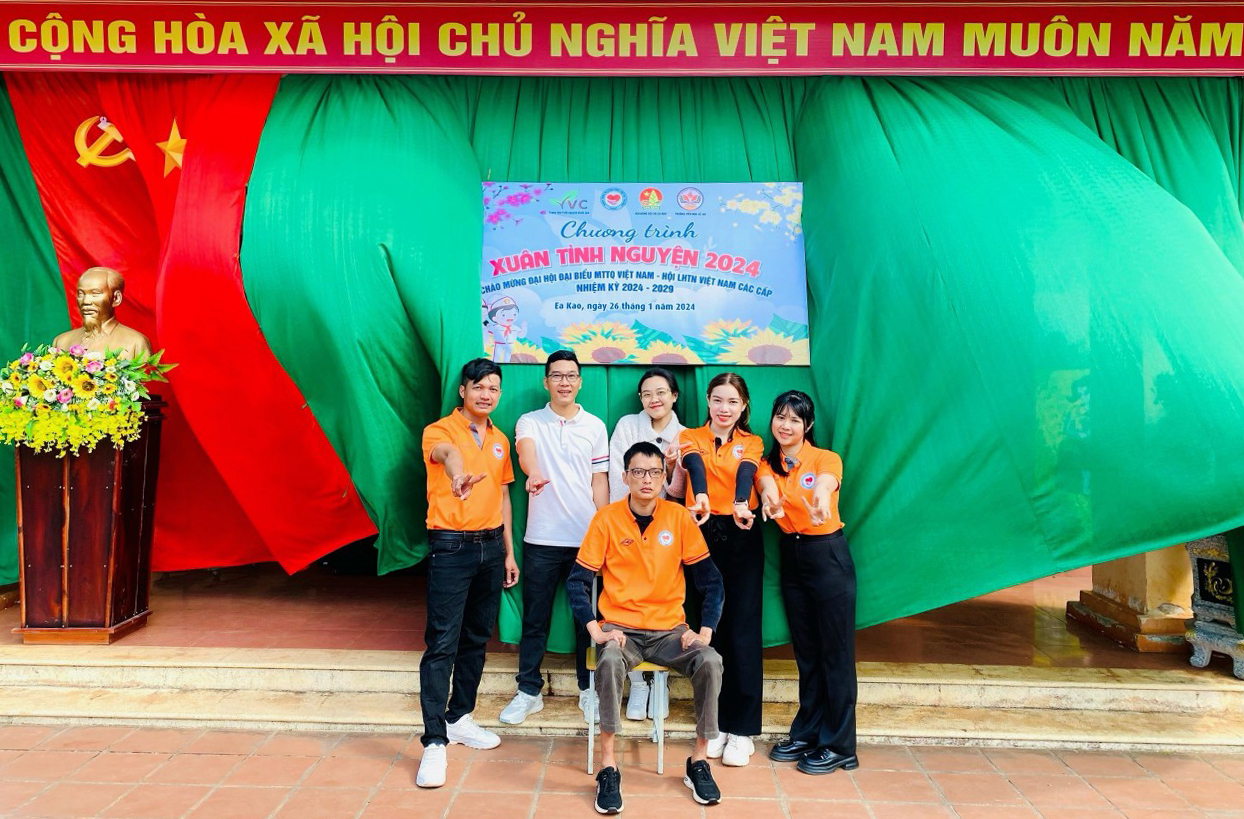 "Xuân sum vầy - Tết sẻ chia": Vòng tay yêu thương Ea Kao- Ảnh 2.
