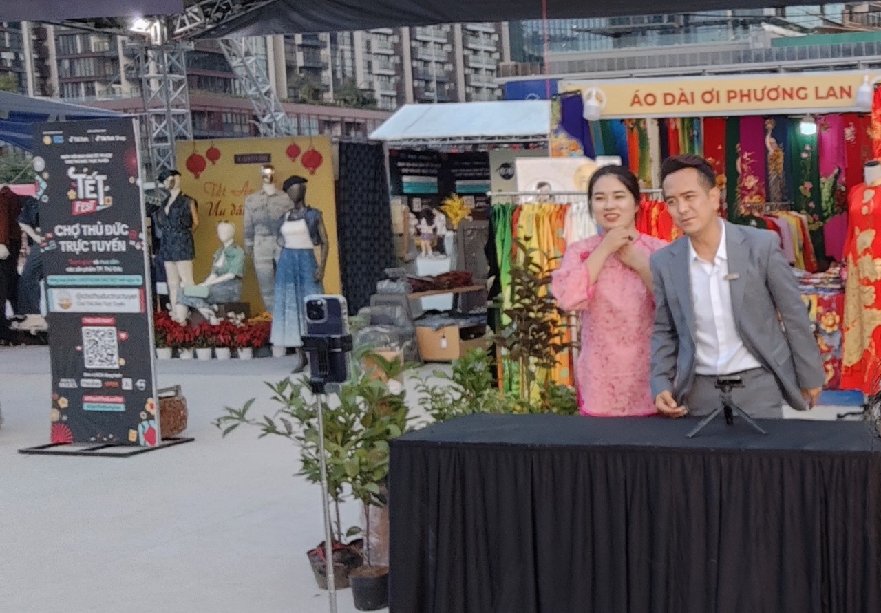 TikToker, KOL hốt bạc nhờ livestream b&aacute;n h&agrave;ng Tết- Ảnh 10.