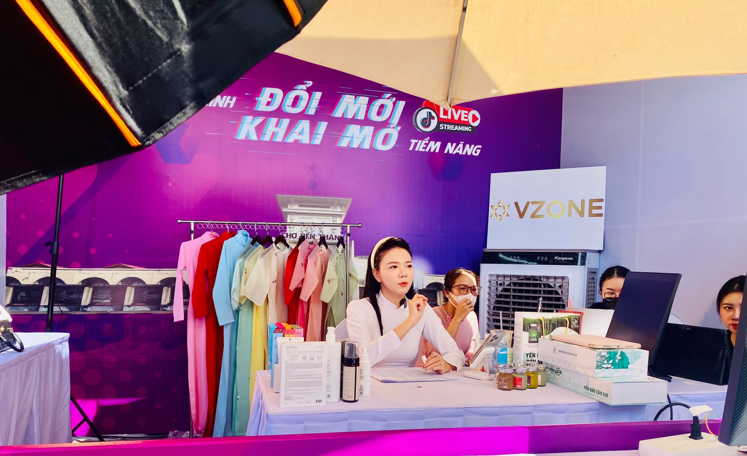 TikToker, KOL hốt bạc nhờ livestream b&aacute;n h&agrave;ng Tết- Ảnh 6.