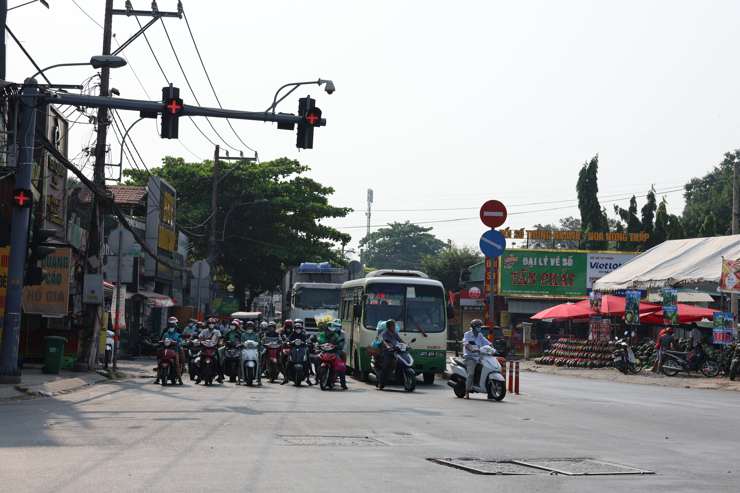 TP HCM: Hình ảnh giao thông trong ngày nghỉ Tết Nguyên đán đầu tiên- Ảnh 7.