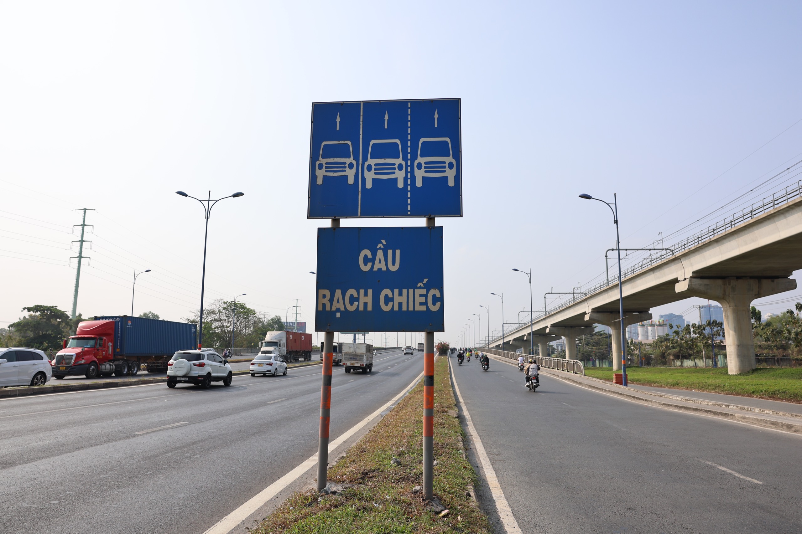 TP HCM: Hình ảnh giao thông trong ngày nghỉ Tết Nguyên đán đầu tiên- Ảnh 1.