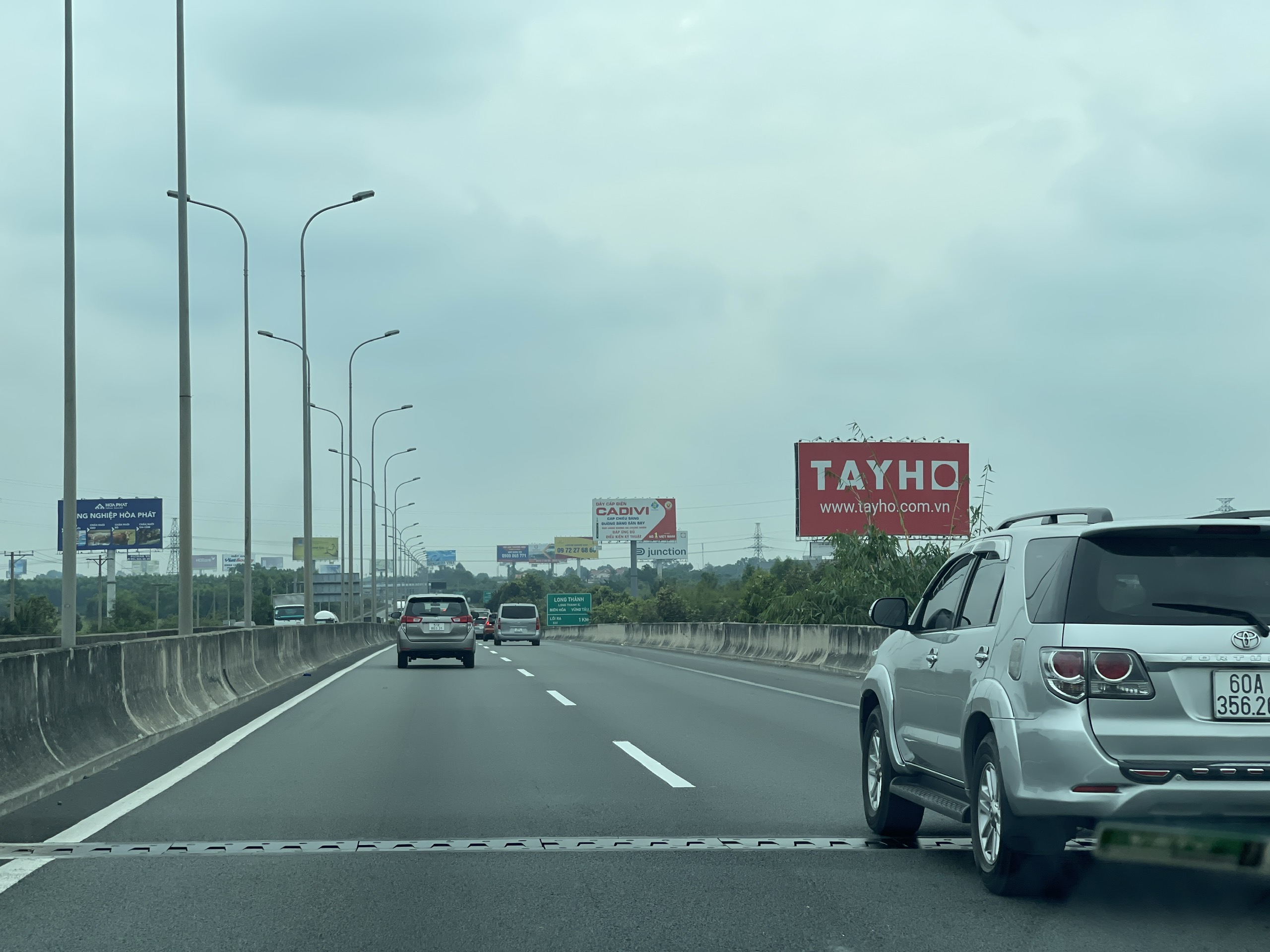 TP HCM: Hình ảnh giao thông trong ngày nghỉ Tết Nguyên đán đầu tiên- Ảnh 8.