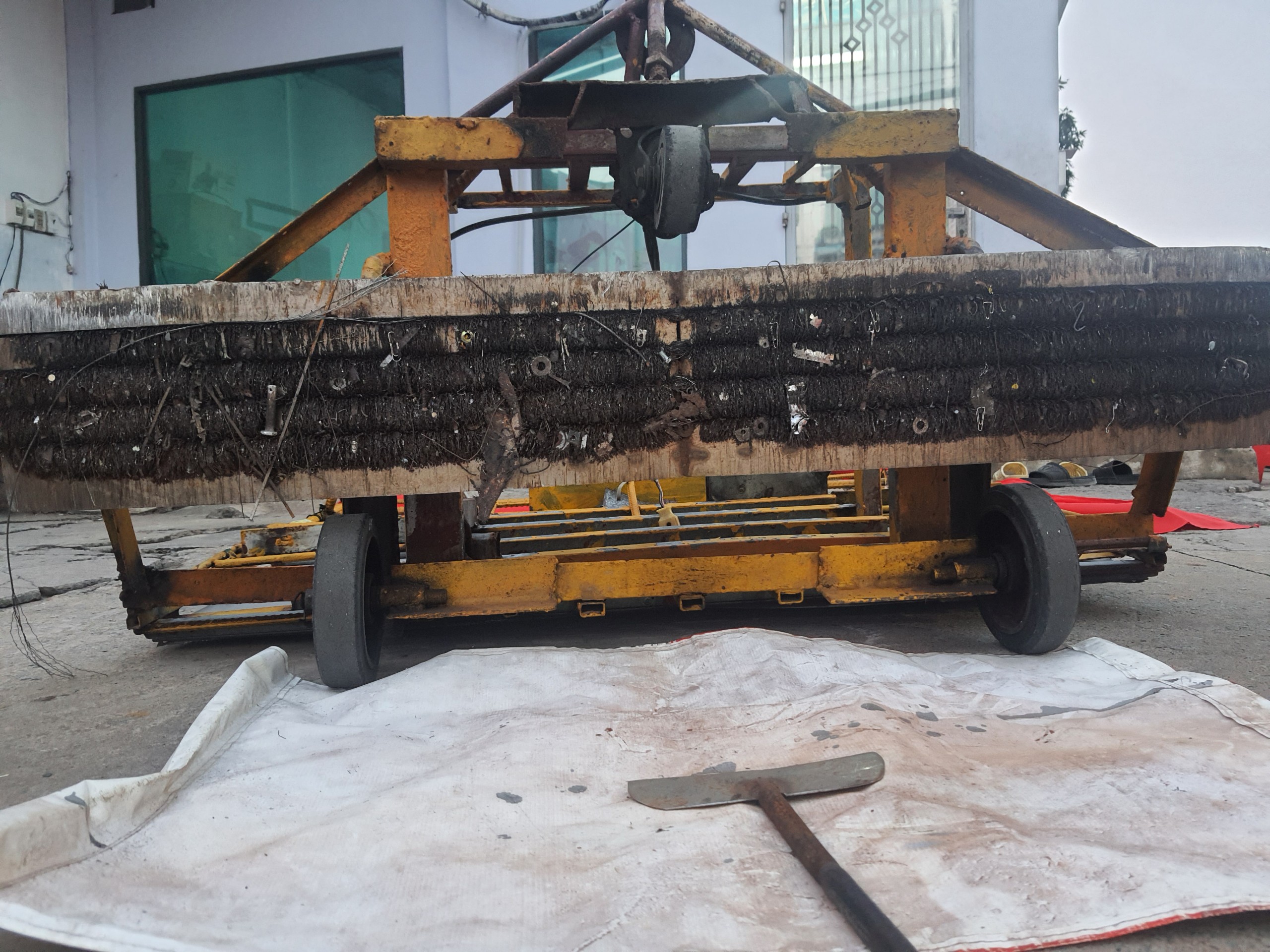 Người d&acirc;n đổ về qu&ecirc;, "đinh tặc" t&aacute;i xuất tr&ecirc;n Quốc lộ 1- Ảnh 4.