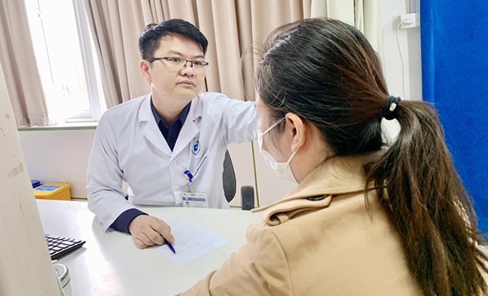 C&ocirc; g&aacute;i trẻ ngất xỉu tr&ecirc;n đường về sau khi l&agrave;m đẹp đ&oacute;n Tết- Ảnh 1.