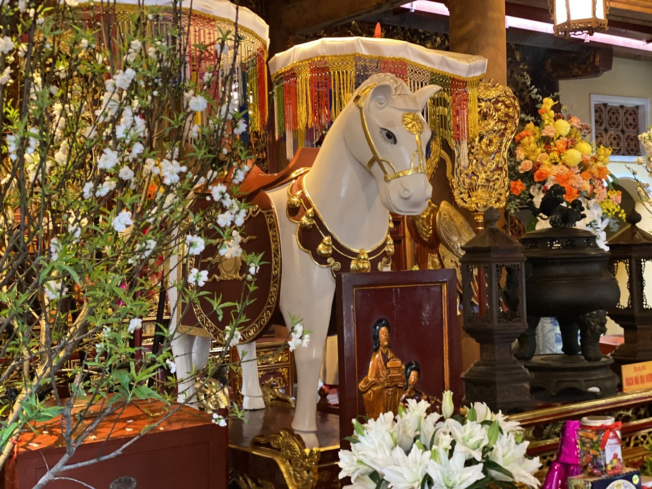 Những b&iacute; ẩn linh thi&ecirc;ng của đền Bạch M&atilde;- Ảnh 1.