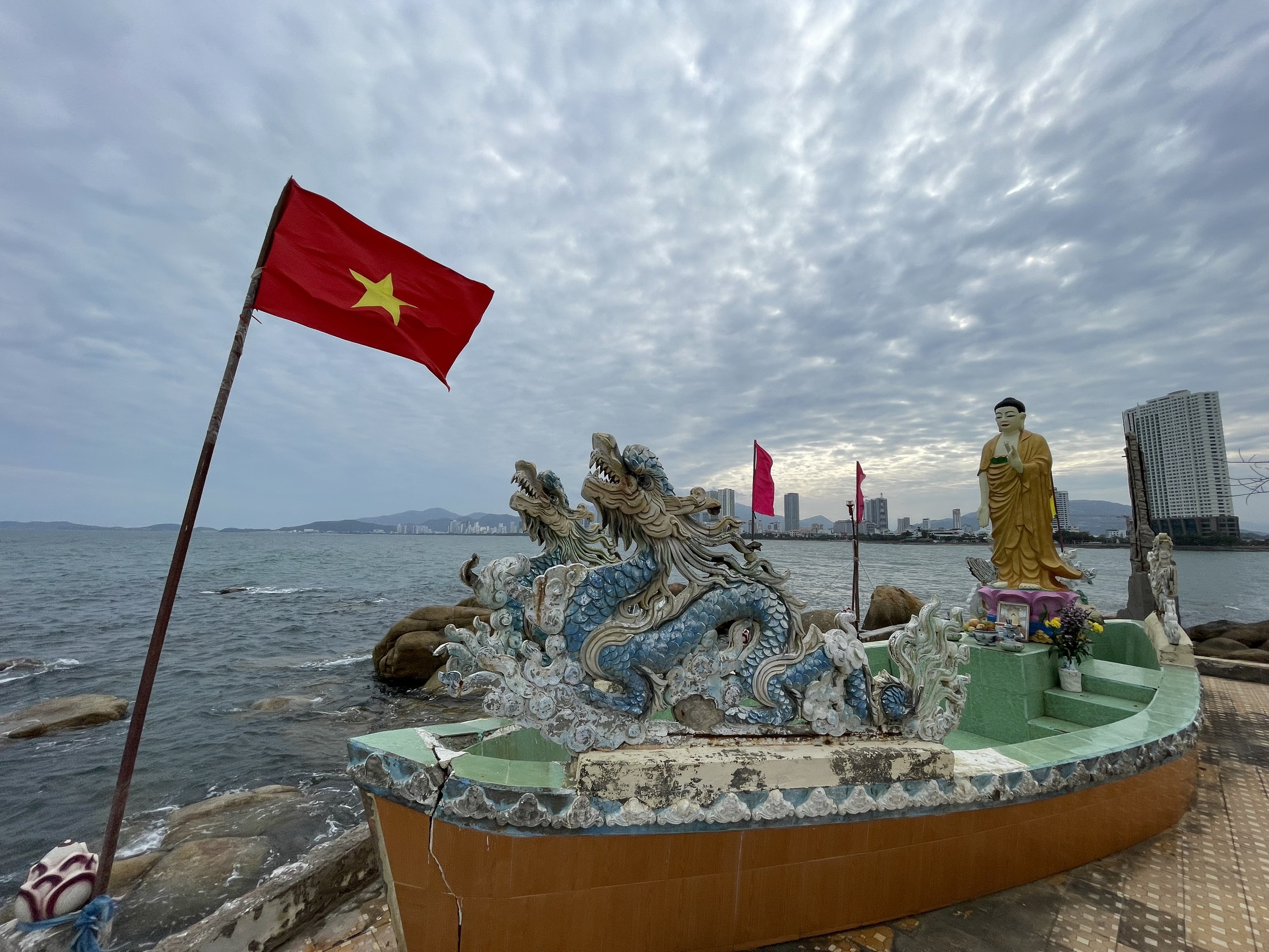 Khám phá miếu thờ giữa cửa sông Cái Nha Trang- Ảnh 9.