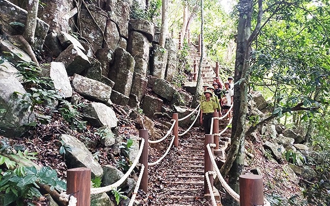 Kỳ thú thành đá cổ Tà Kơn