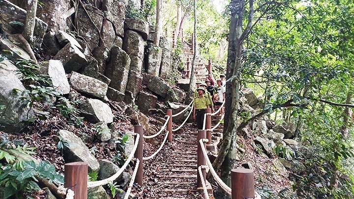 Kỳ th&uacute; th&agrave;nh đ&aacute; cổ T&agrave; Kơn- Ảnh 1.