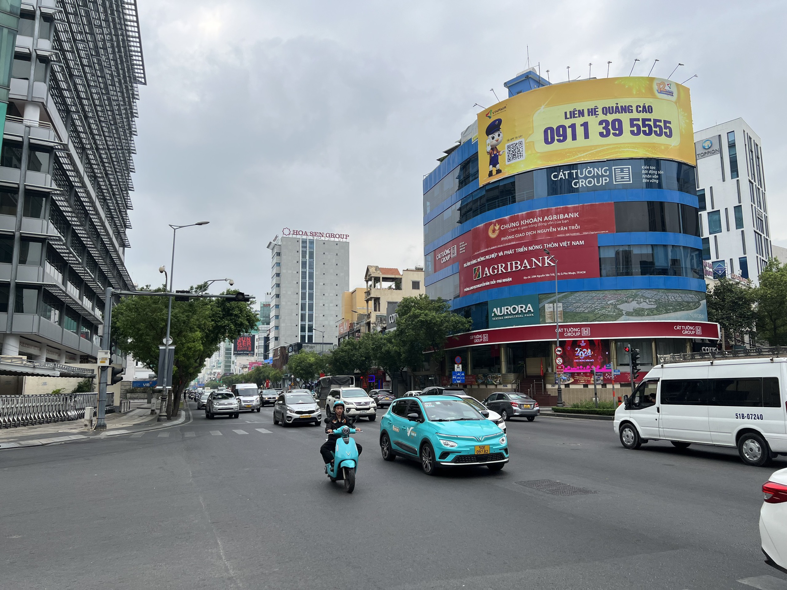 Kh&aacute;ch nước ngo&agrave;i bất ngờ trước h&igrave;nh ảnh c&aacute;c tuyến đường quanh s&acirc;n bay T&acirc;n Sơn Nhất- Ảnh 6.