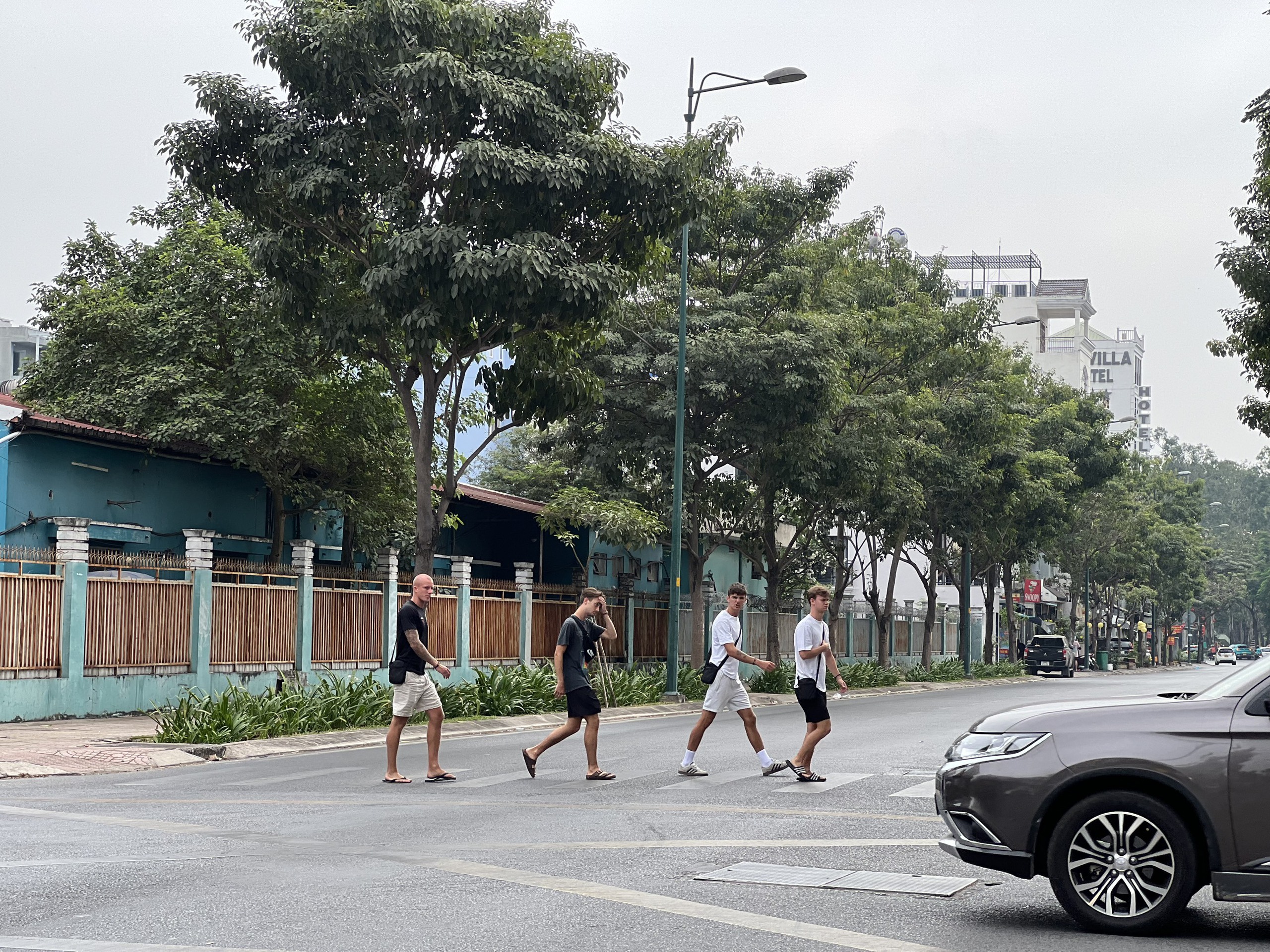 Kh&aacute;ch nước ngo&agrave;i bất ngờ trước h&igrave;nh ảnh c&aacute;c tuyến đường quanh s&acirc;n bay T&acirc;n Sơn Nhất- Ảnh 3.