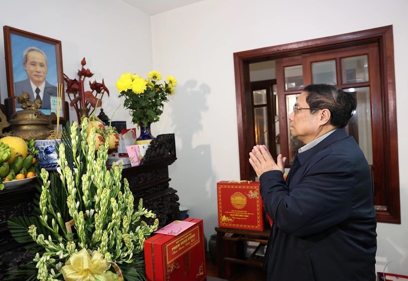 Thủ tướng Phạm Minh Ch&iacute;nh d&acirc;ng hương cố Thủ tướng Phạm Văn Đồng- Ảnh 1.